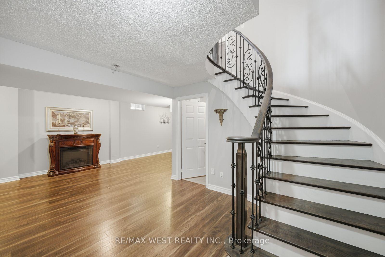 Photo 35 of 65 Burnhaven Avenue, Vaughan, Maple — HOMEH