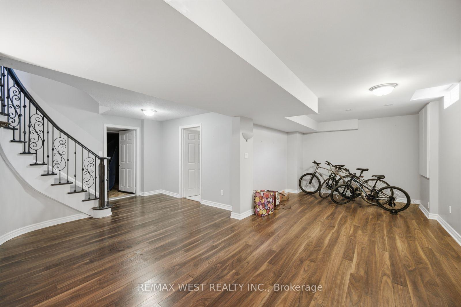 Photo 37 of 65 Burnhaven Avenue, Vaughan, Maple — HOMEH