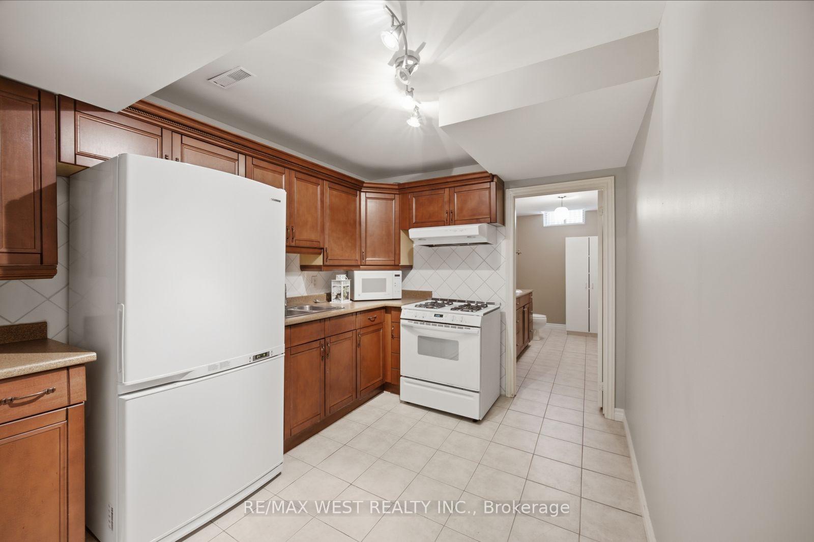 Photo 39 of 65 Burnhaven Avenue, Vaughan, Maple — HOMEH
