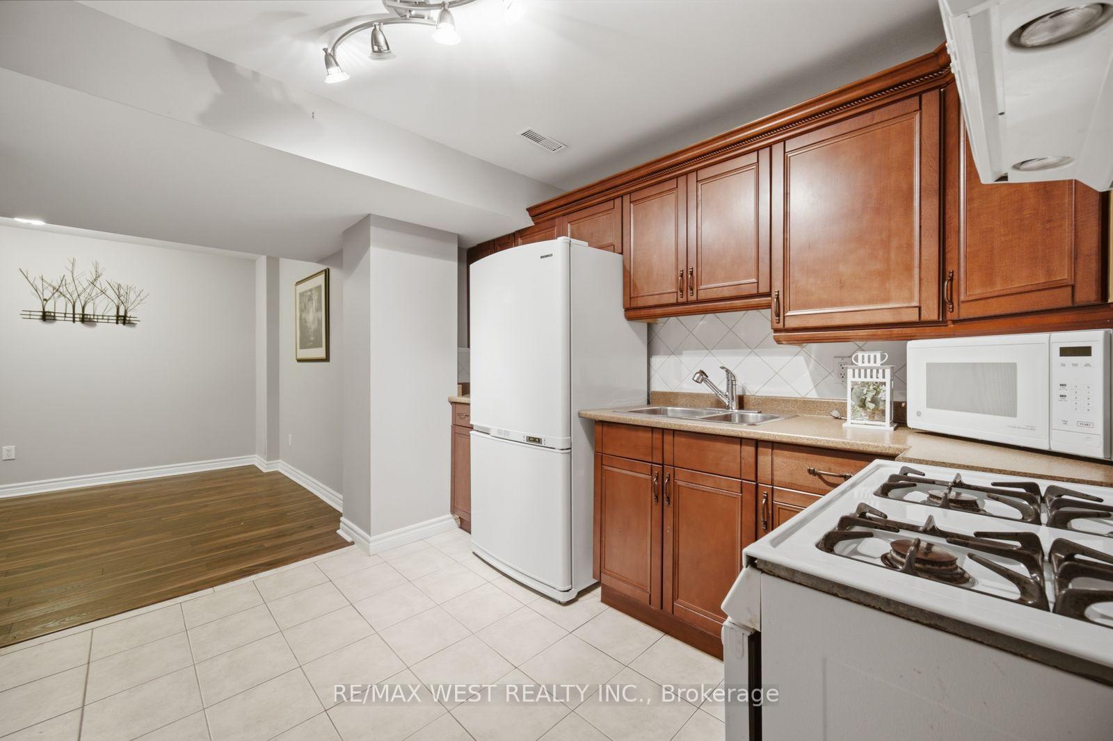 Photo 40 of 65 Burnhaven Avenue, Vaughan, Maple — HOMEH