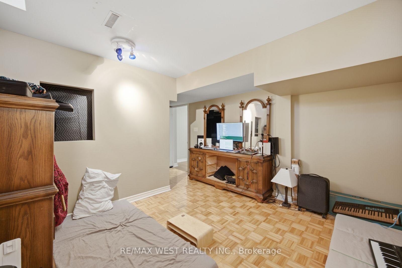Photo 42 of 65 Burnhaven Avenue, Vaughan, Maple — HOMEH