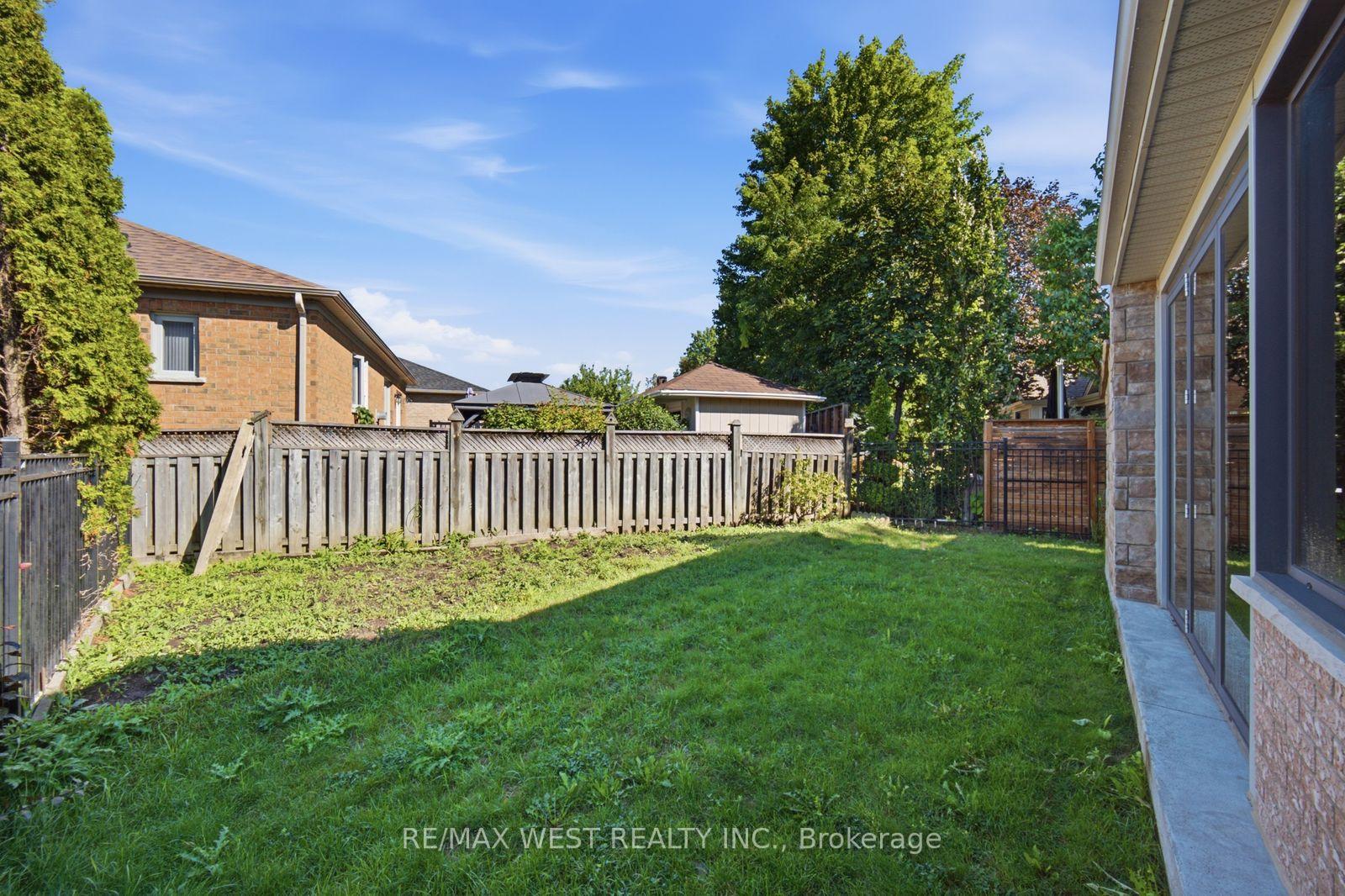 Photo 49 of 65 Burnhaven Avenue, Vaughan, Maple — HOMEH