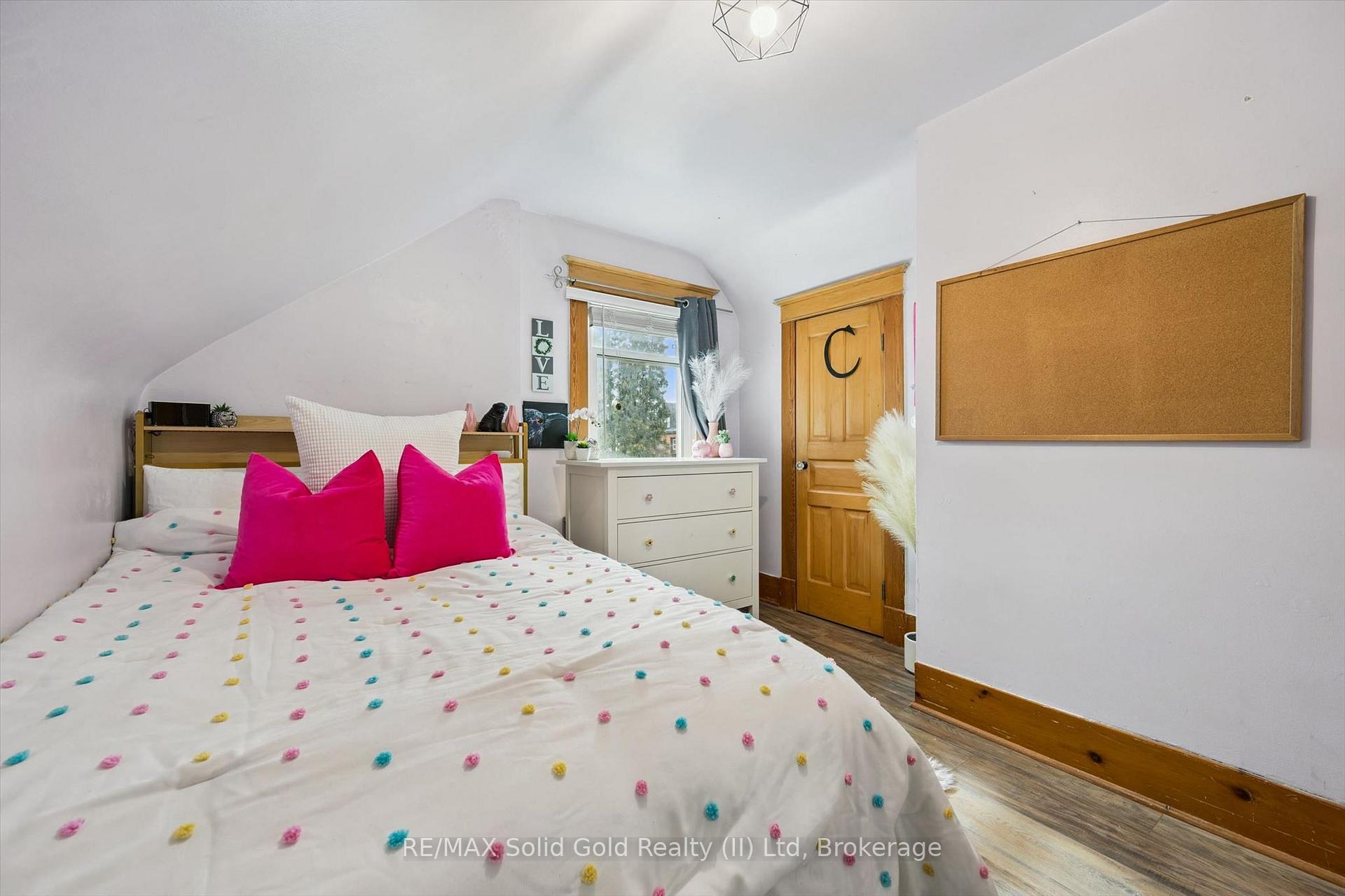 Photo 16 of 173 Cedar Street S, Kitchener, Cedar Hill — HOMEH