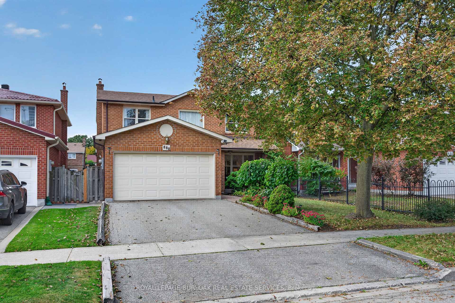 Photo 2 of 888 Messenger Meadow Drive, Mississauga, Creditview — HOMEH
