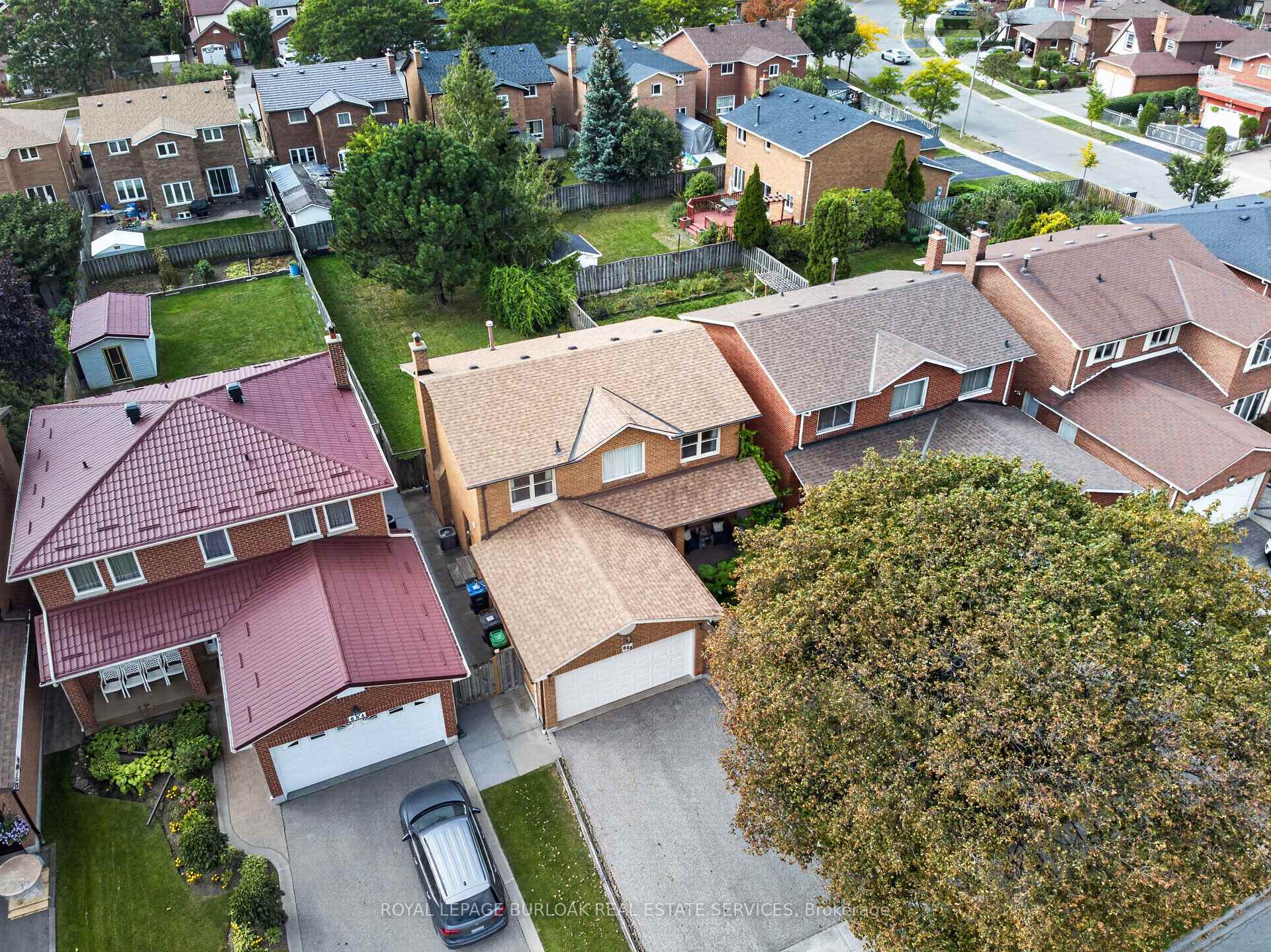 Photo 3 of 888 Messenger Meadow Drive, Mississauga, Creditview — HOMEH