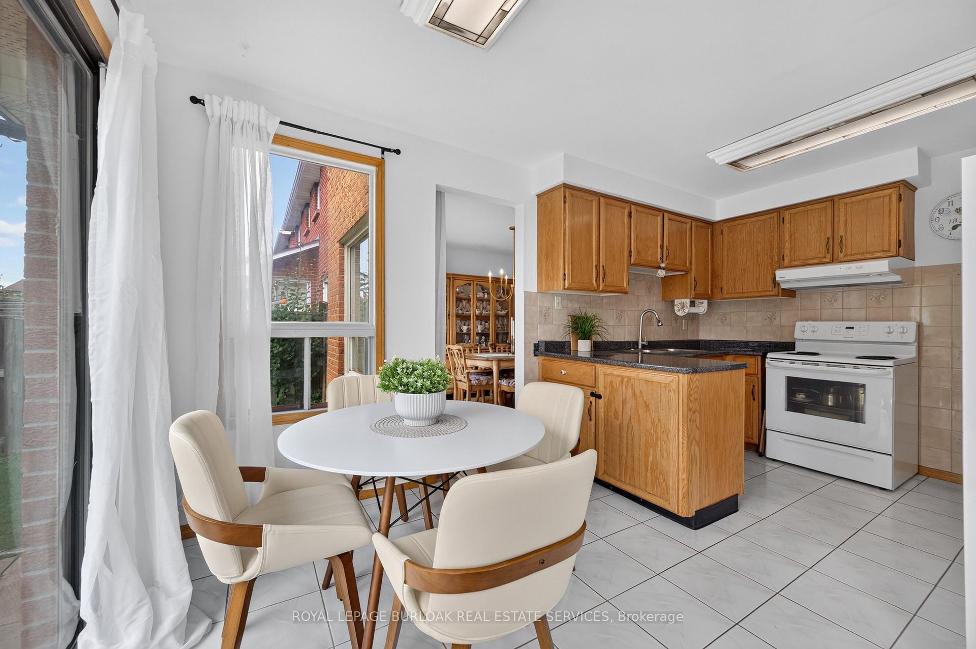 Photo 14 of 888 Messenger Meadow Drive, Mississauga, Creditview — HOMEH