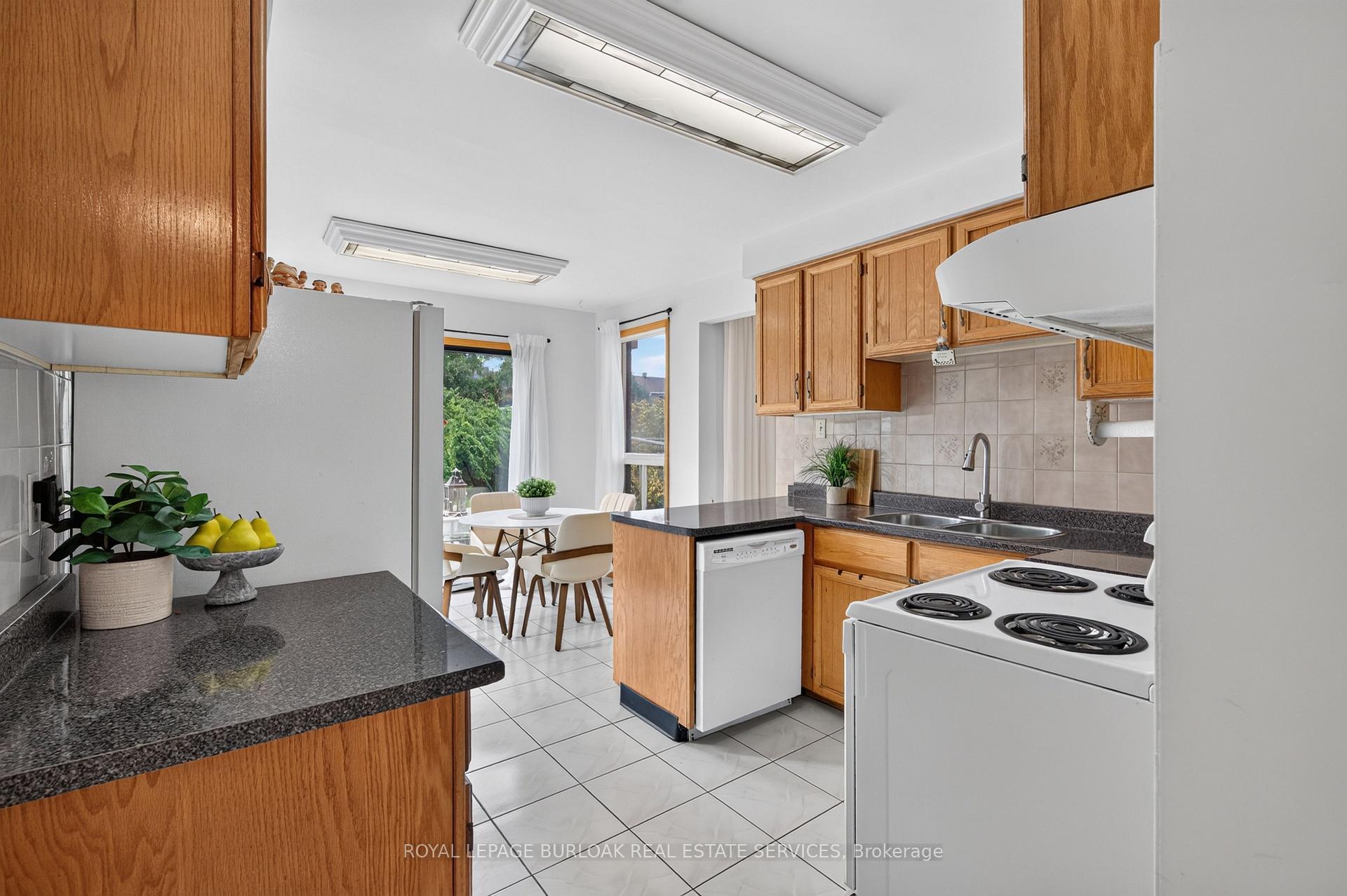 Photo 15 of 888 Messenger Meadow Drive, Mississauga, Creditview — HOMEH
