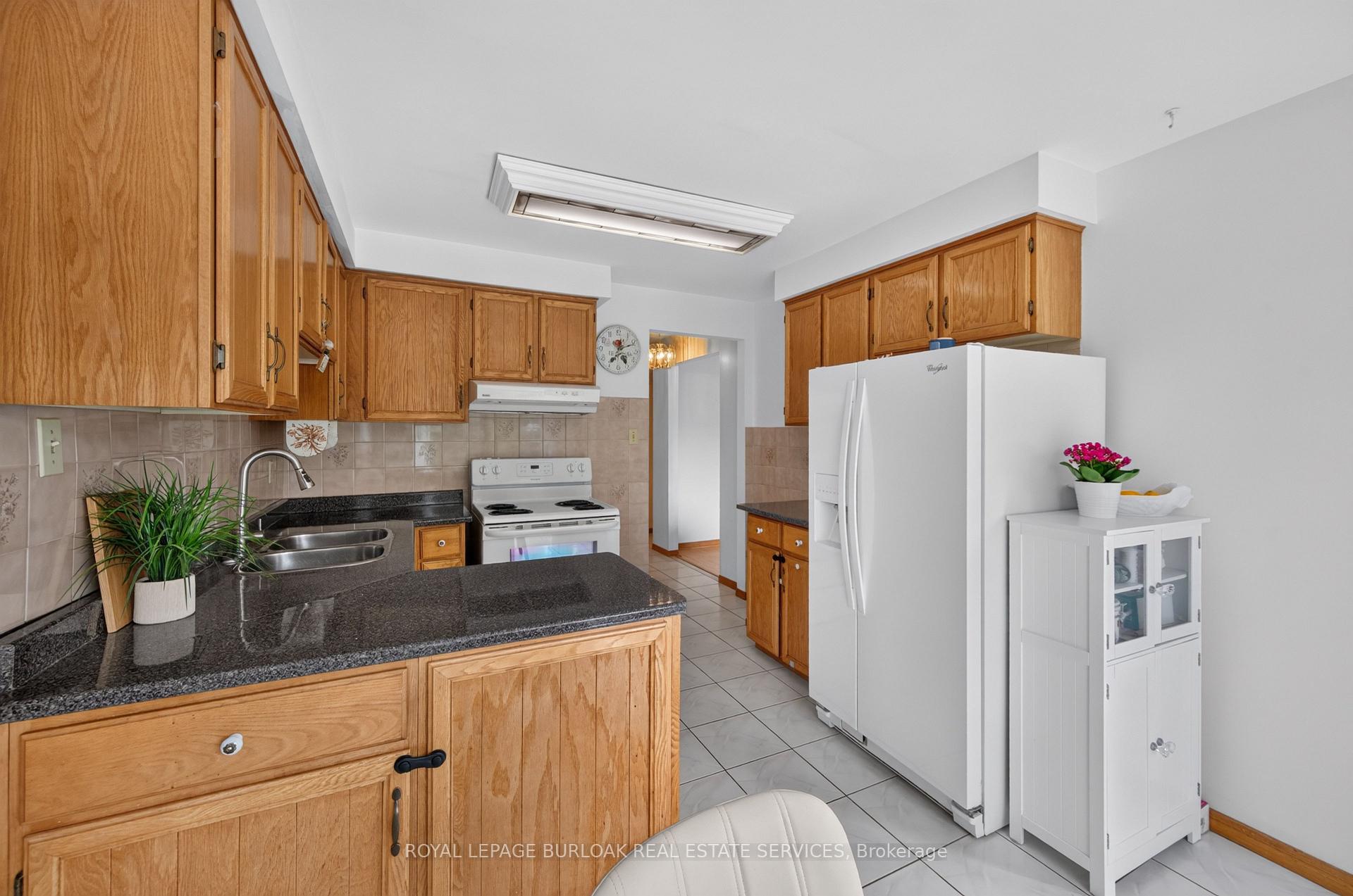 Photo 16 of 888 Messenger Meadow Drive, Mississauga, Creditview — HOMEH