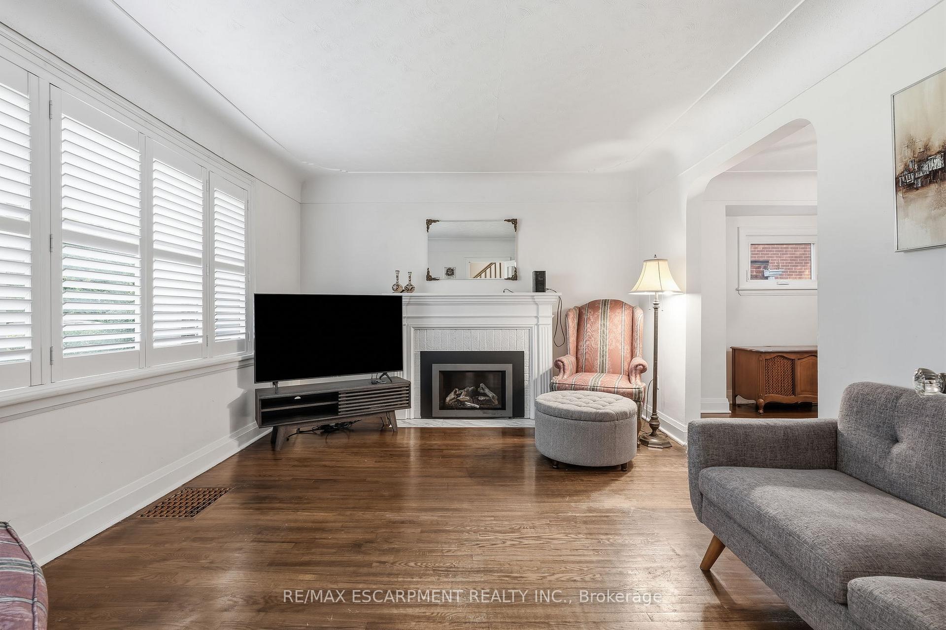Photo 3 of 13 Allan Avenue, Hamilton, Dundas — HOMEH