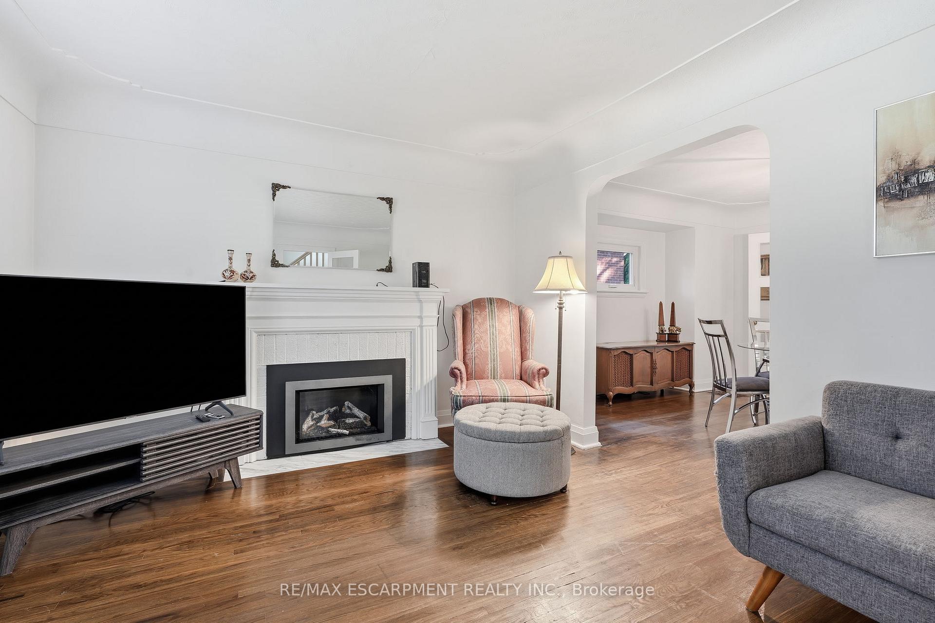 Photo 4 of 13 Allan Avenue, Hamilton, Dundas — HOMEH