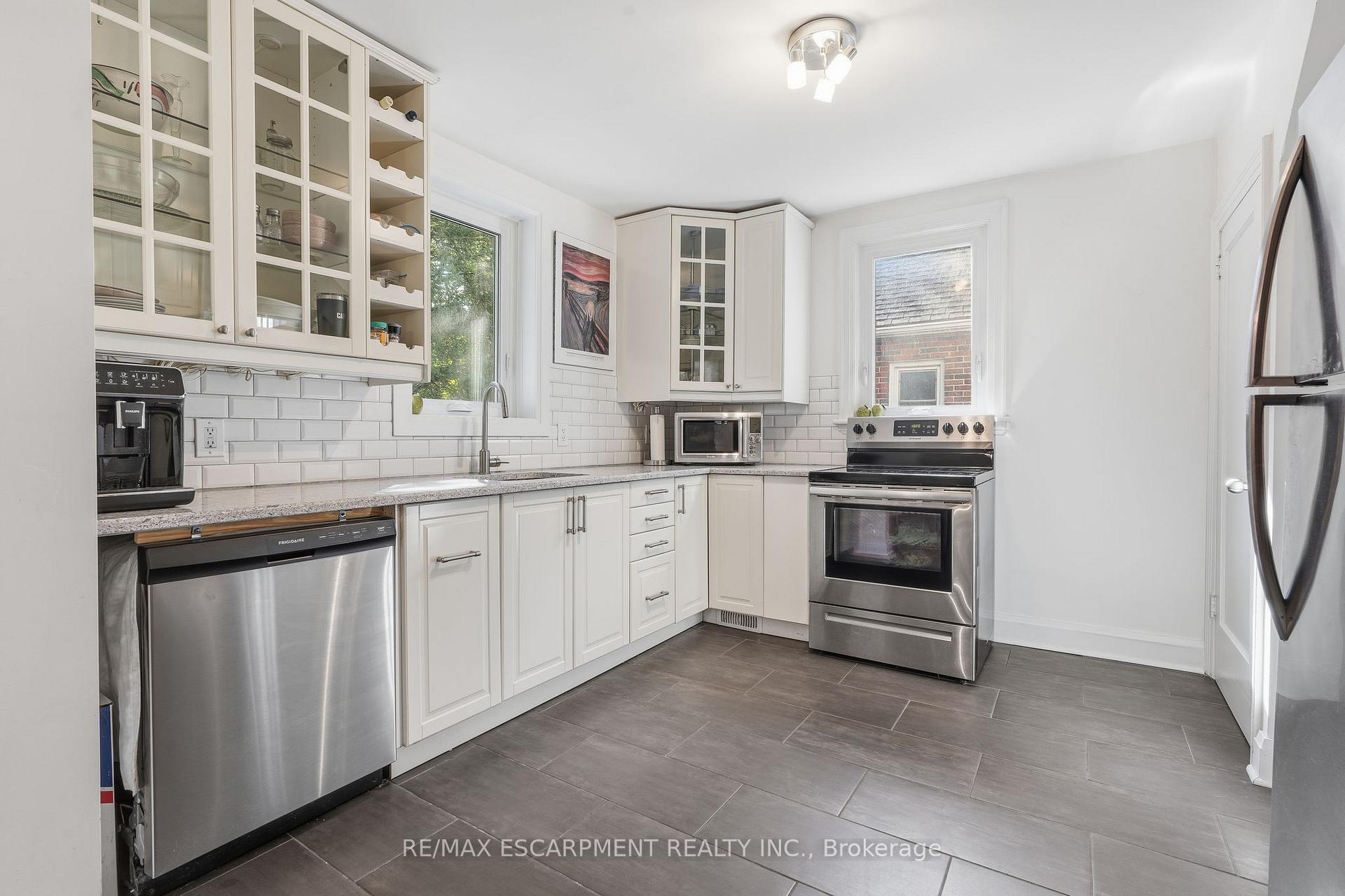 Photo 5 of 13 Allan Avenue, Hamilton, Dundas — HOMEH