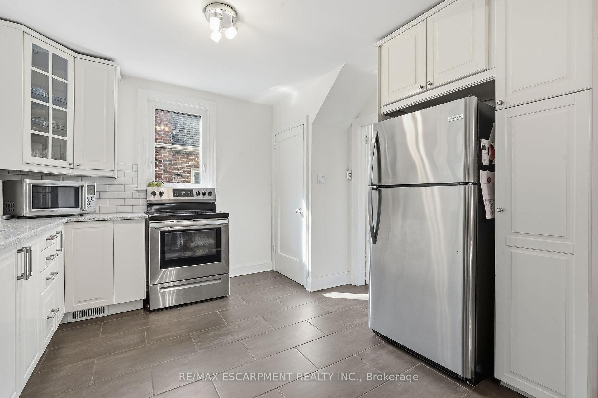 Photo 6 of 13 Allan Avenue, Hamilton, Dundas — HOMEH