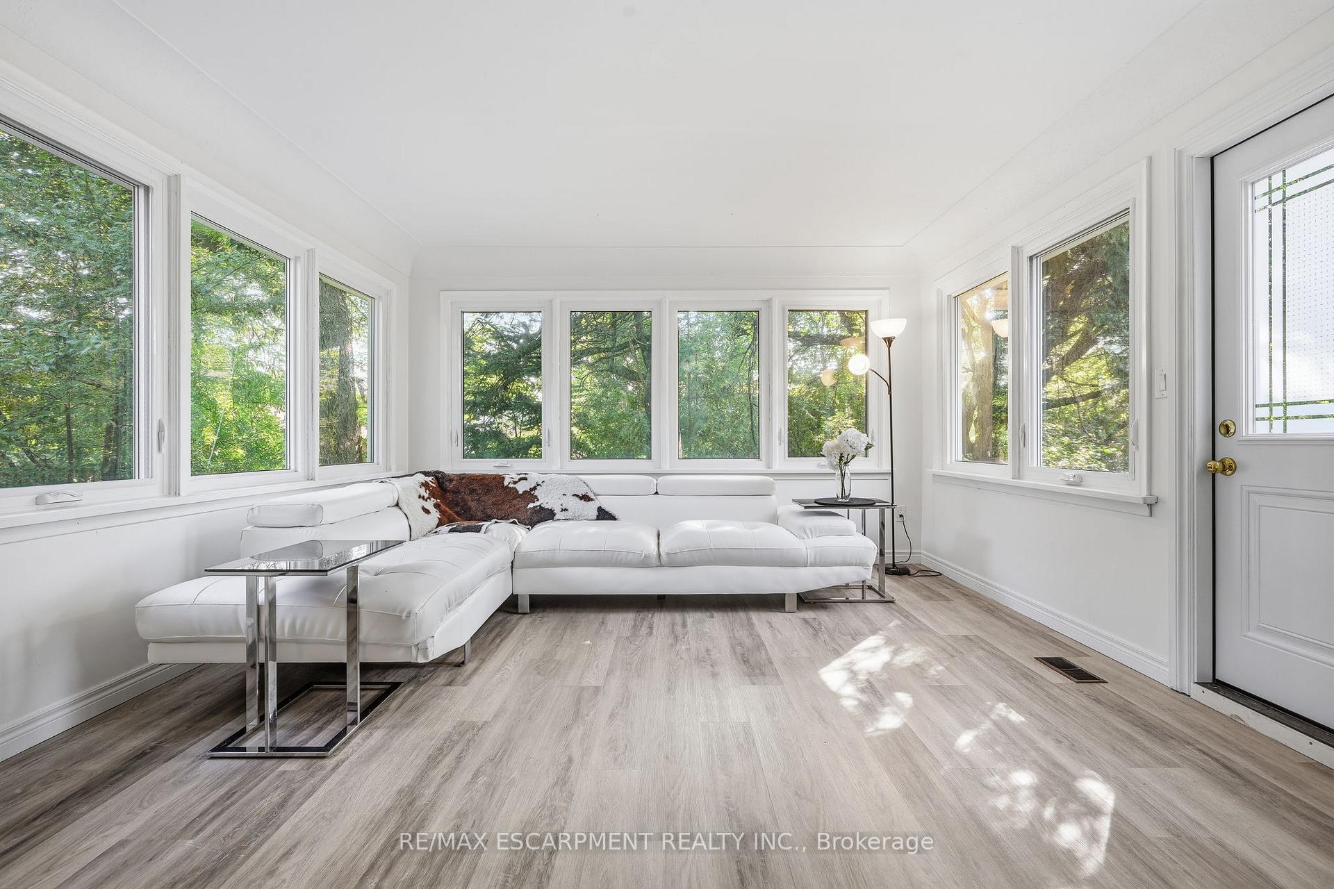 Photo 10 of 13 Allan Avenue, Hamilton, Dundas — HOMEH