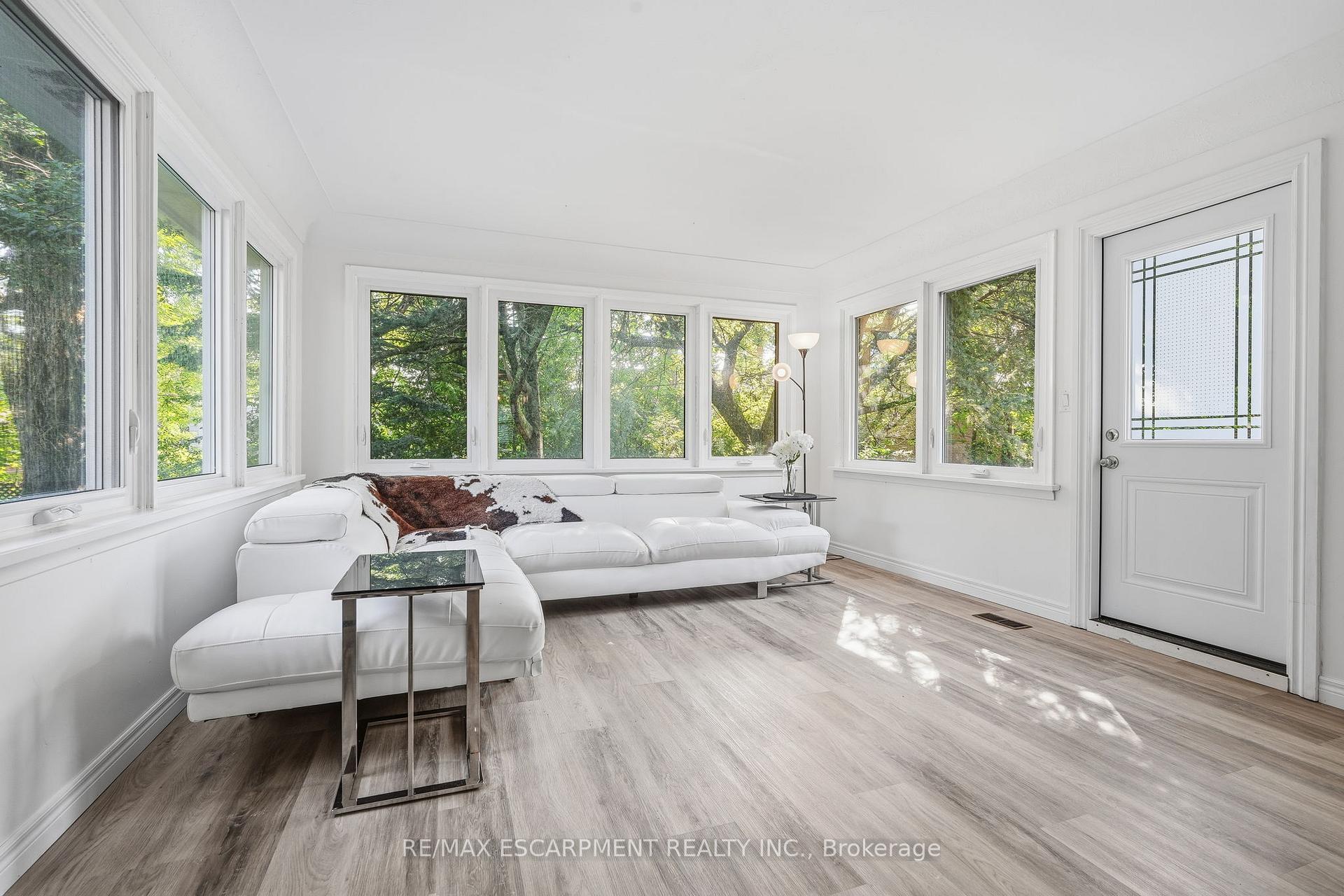 Photo 11 of 13 Allan Avenue, Hamilton, Dundas — HOMEH