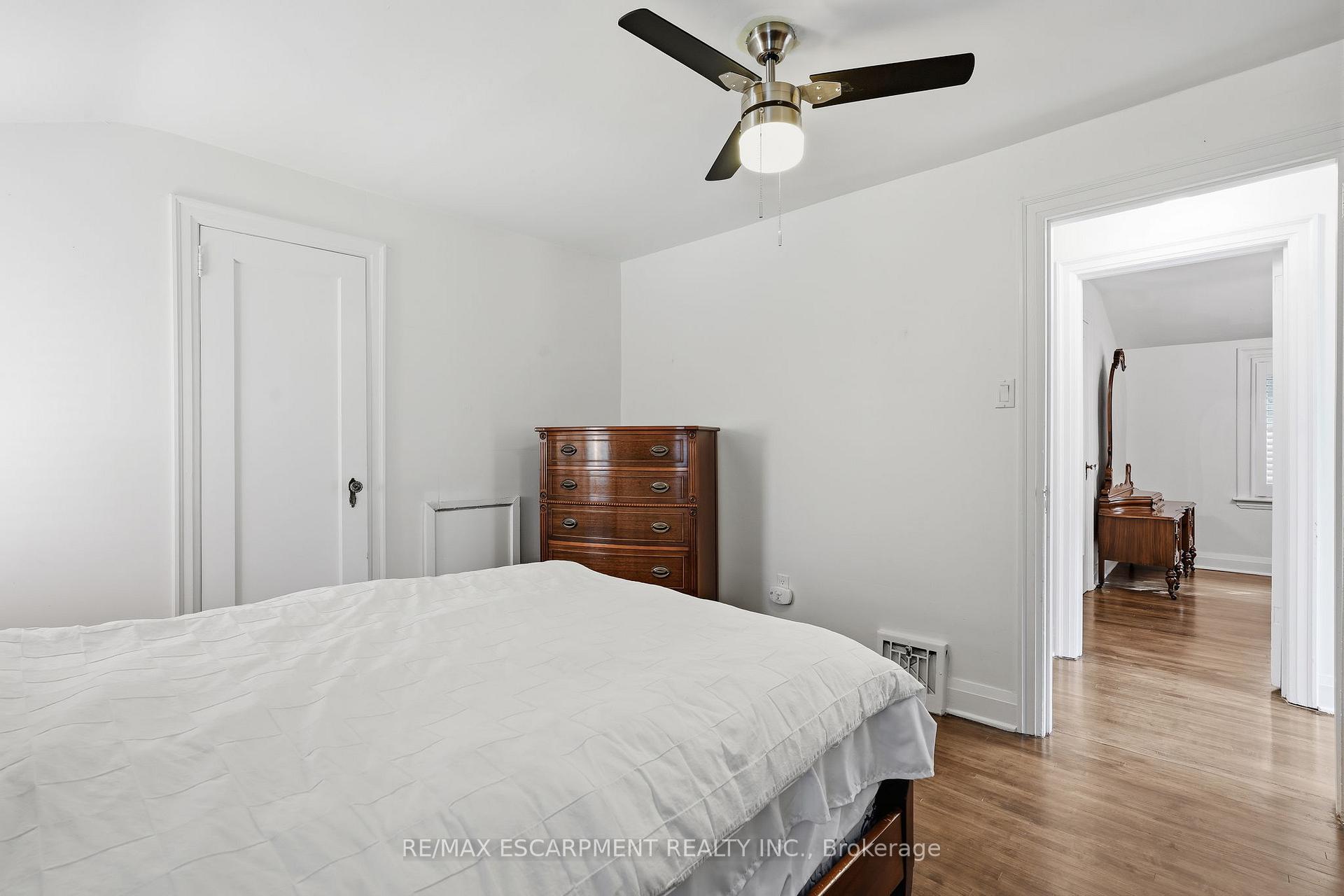 Photo 14 of 13 Allan Avenue, Hamilton, Dundas — HOMEH