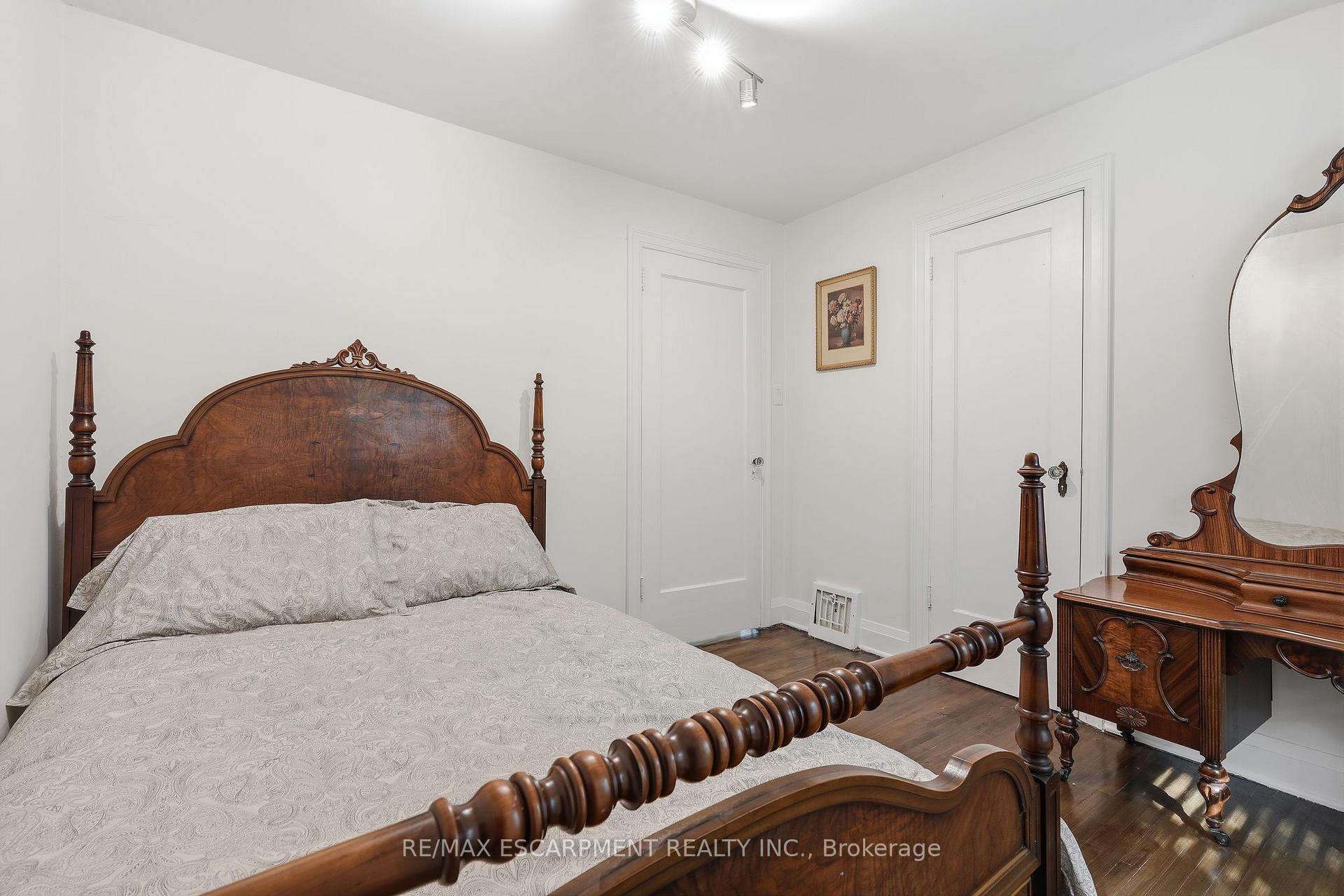 Photo 15 of 13 Allan Avenue, Hamilton, Dundas — HOMEH