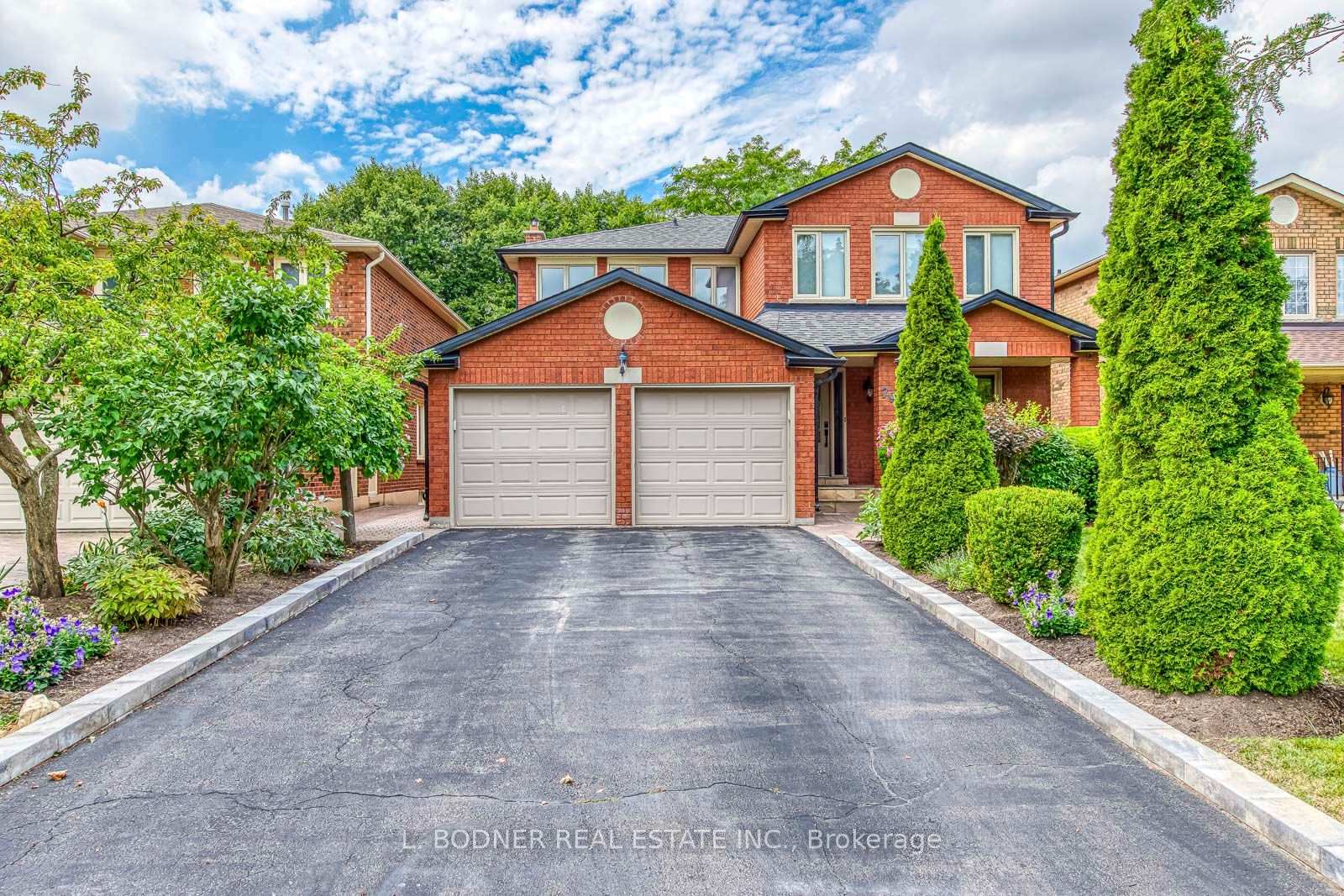 Photo 2 of 79 Marco Crescent, Vaughan, East Woodbridge — HOMEH