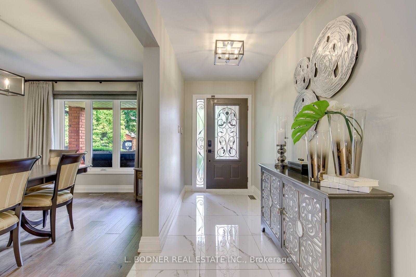 Photo 3 of 79 Marco Crescent, Vaughan, East Woodbridge — HOMEH