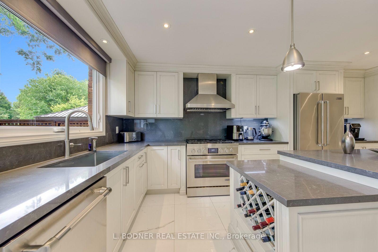 Photo 7 of 79 Marco Crescent, Vaughan, East Woodbridge — HOMEH
