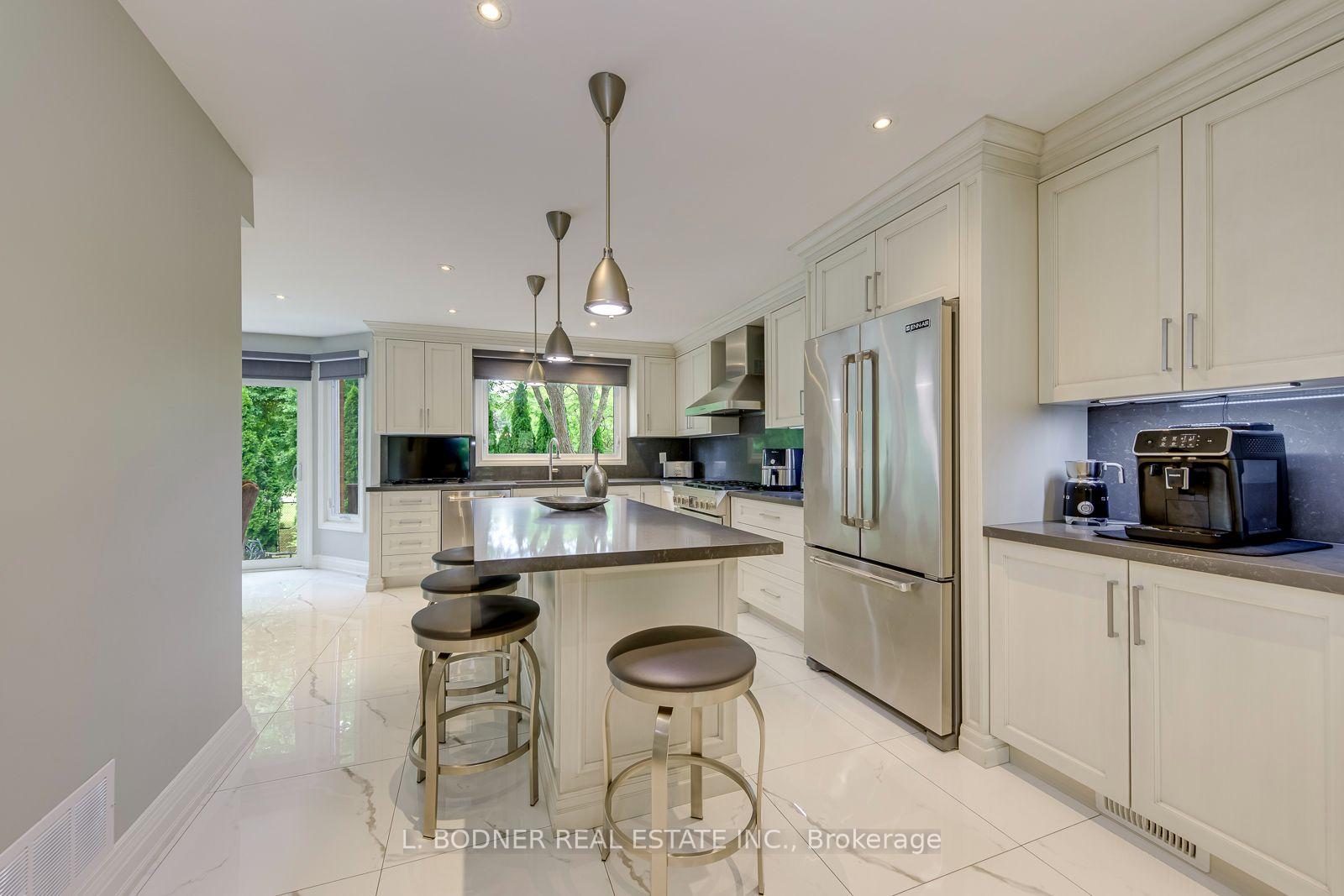 Photo 8 of 79 Marco Crescent, Vaughan, East Woodbridge — HOMEH
