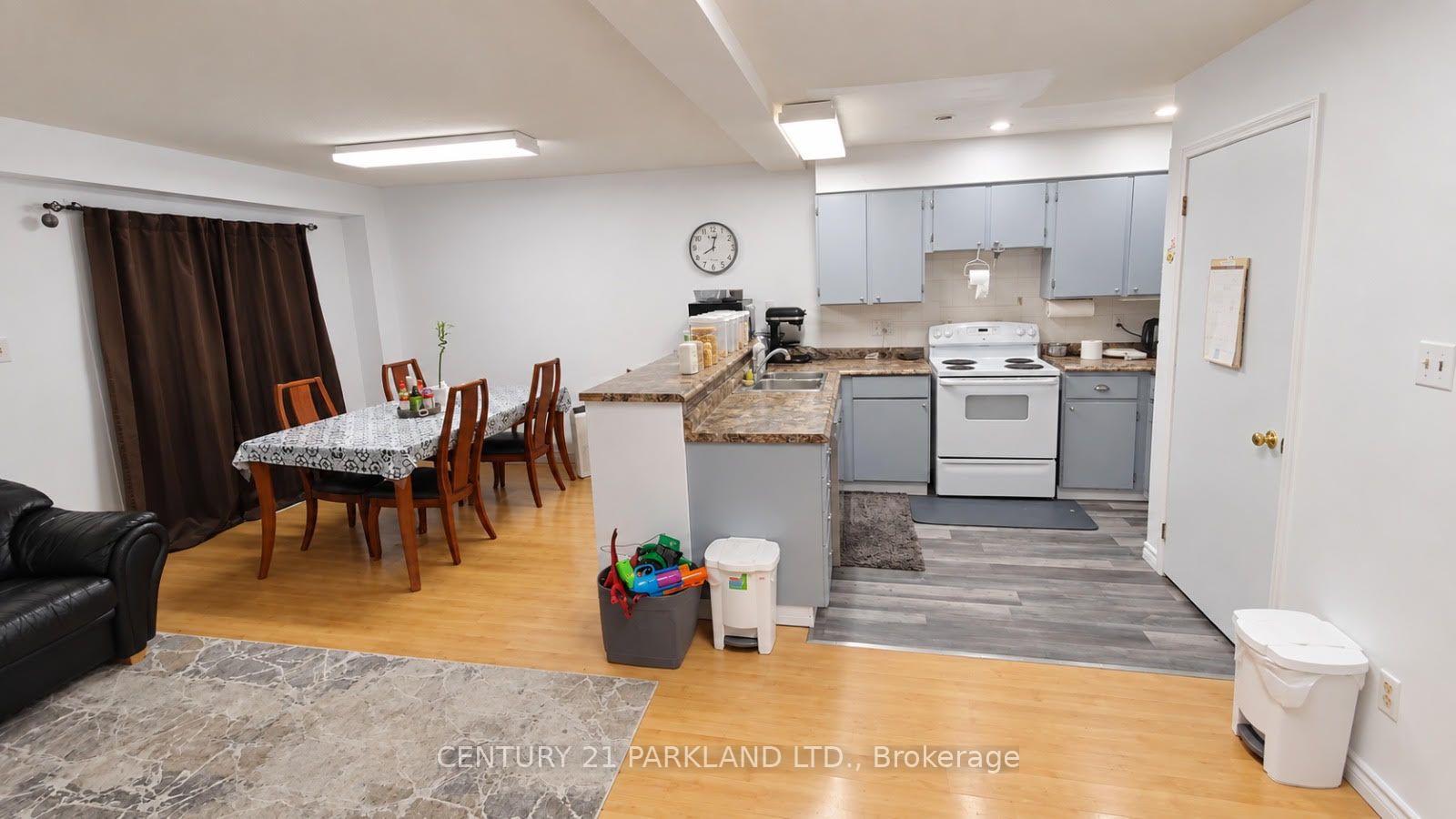 Photo 3 of 67 Melinda Crescent, Barrie, Allandale — HOMEH