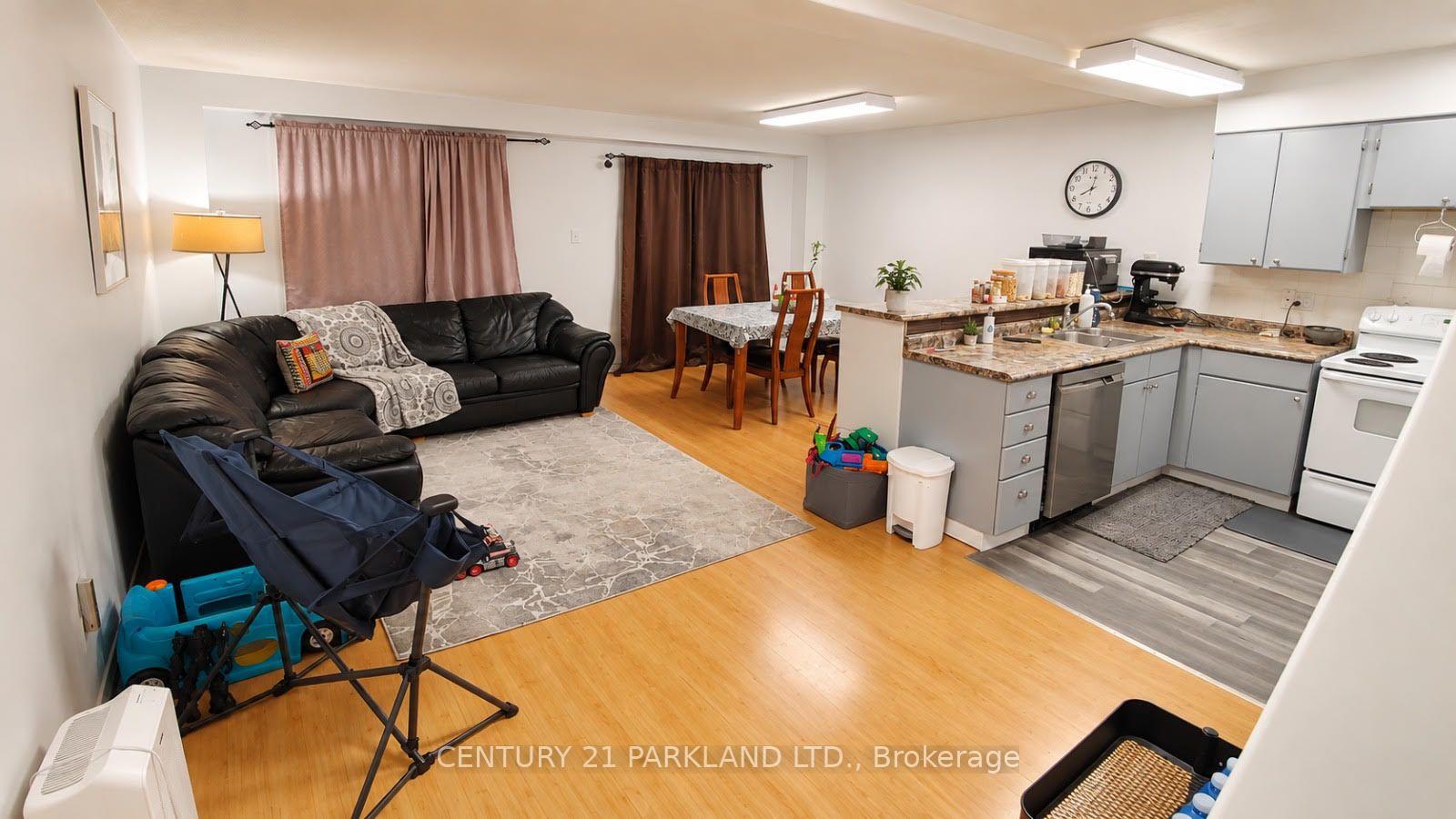 Photo 6 of 67 Melinda Crescent, Barrie, Allandale — HOMEH