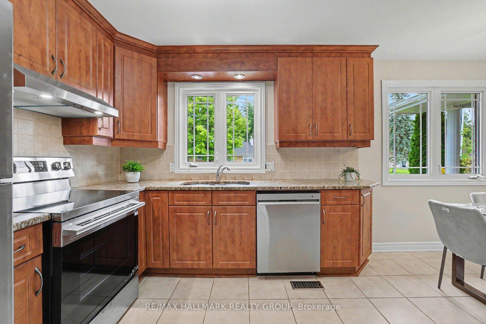 Photo 10 of 5 Argue Drive, Ottawa, Borden Farm/Stewart Farm/Carleton Heights/Parkwood Hills — HOMEH