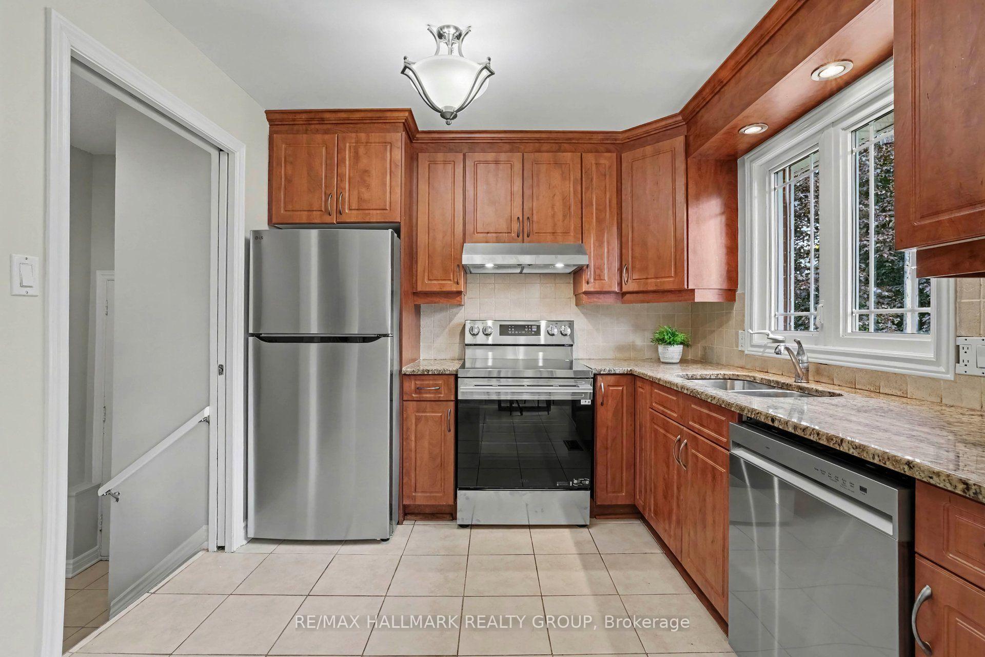 Photo 11 of 5 Argue Drive, Ottawa, Borden Farm/Stewart Farm/Carleton Heights/Parkwood Hills — HOMEH