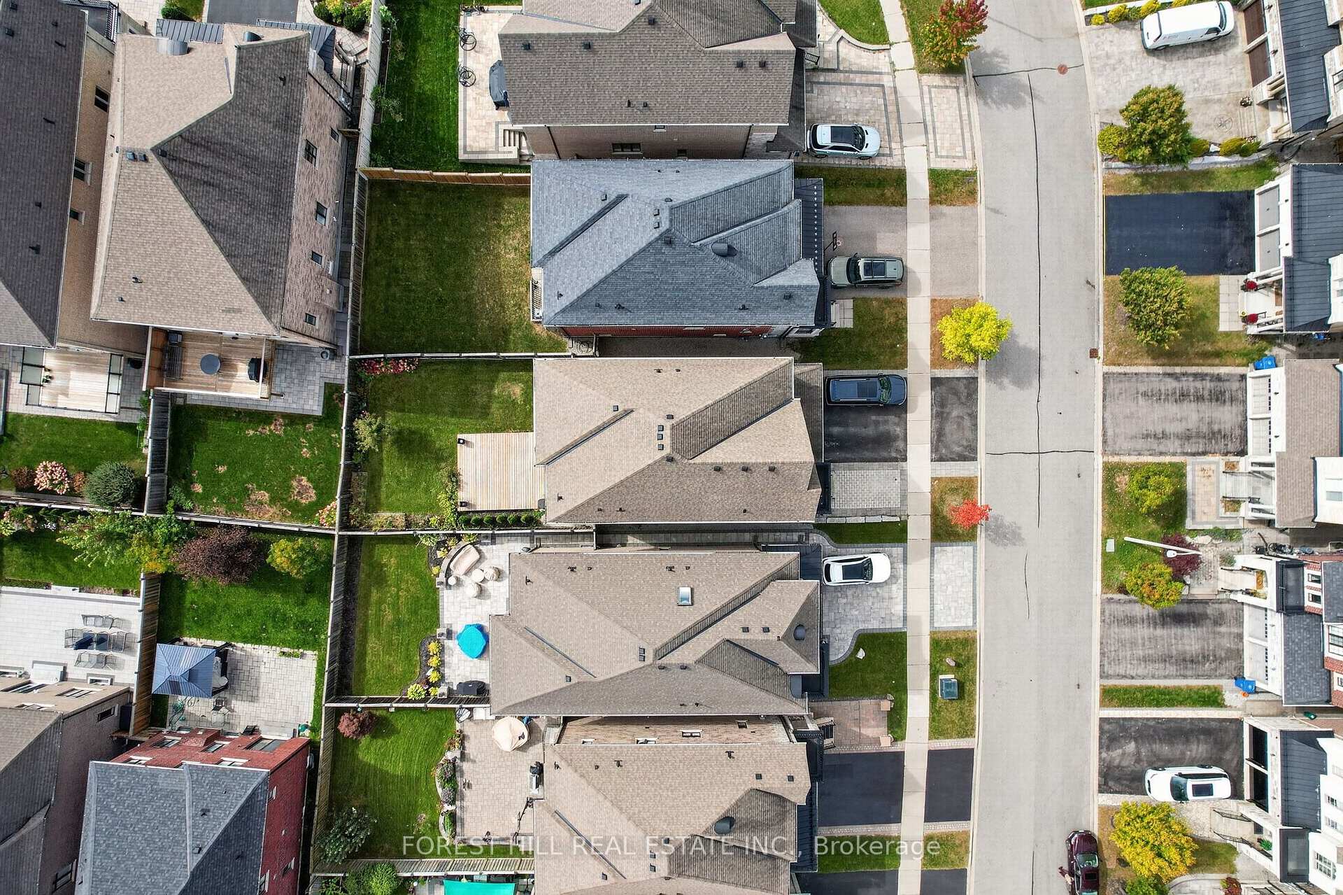 Photo 4 of 18 Hackwood Crescent, Aurora, Aurora Grove — HOMEH