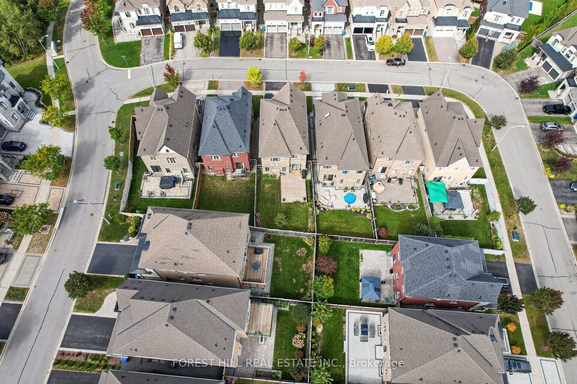 Photo 6 of 18 Hackwood Crescent, Aurora, Aurora Grove — HOMEH