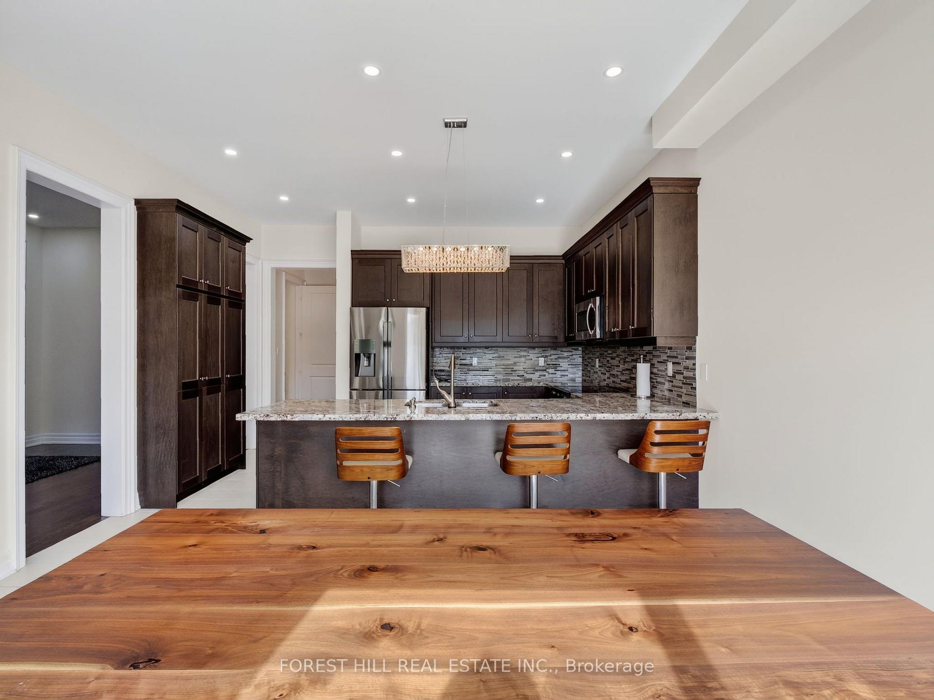 Photo 16 of 18 Hackwood Crescent, Aurora, Aurora Grove — HOMEH