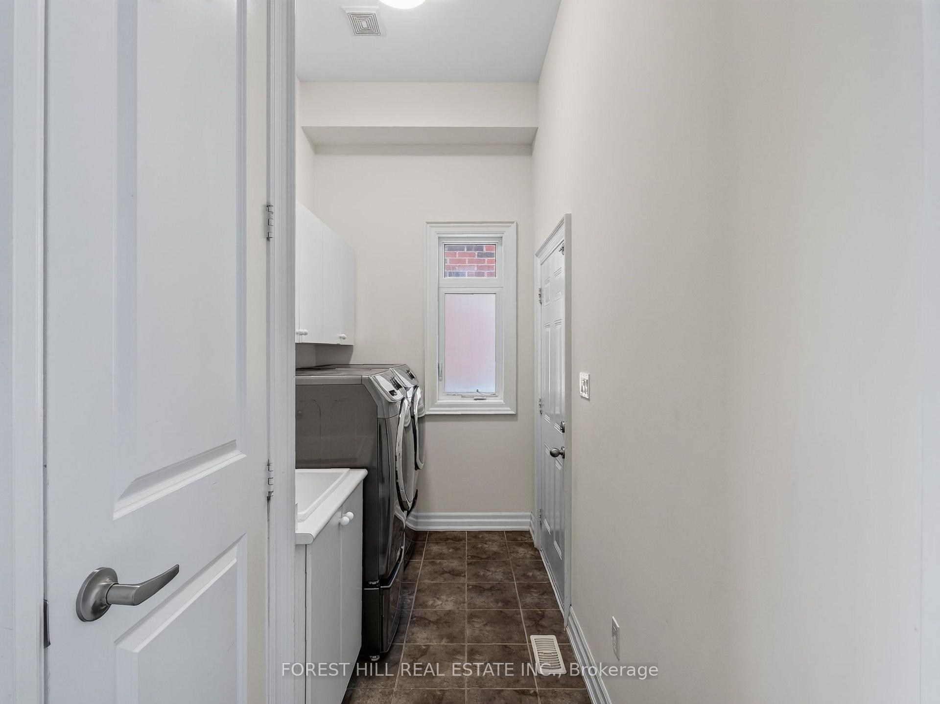 Photo 24 of 18 Hackwood Crescent, Aurora, Aurora Grove — HOMEH