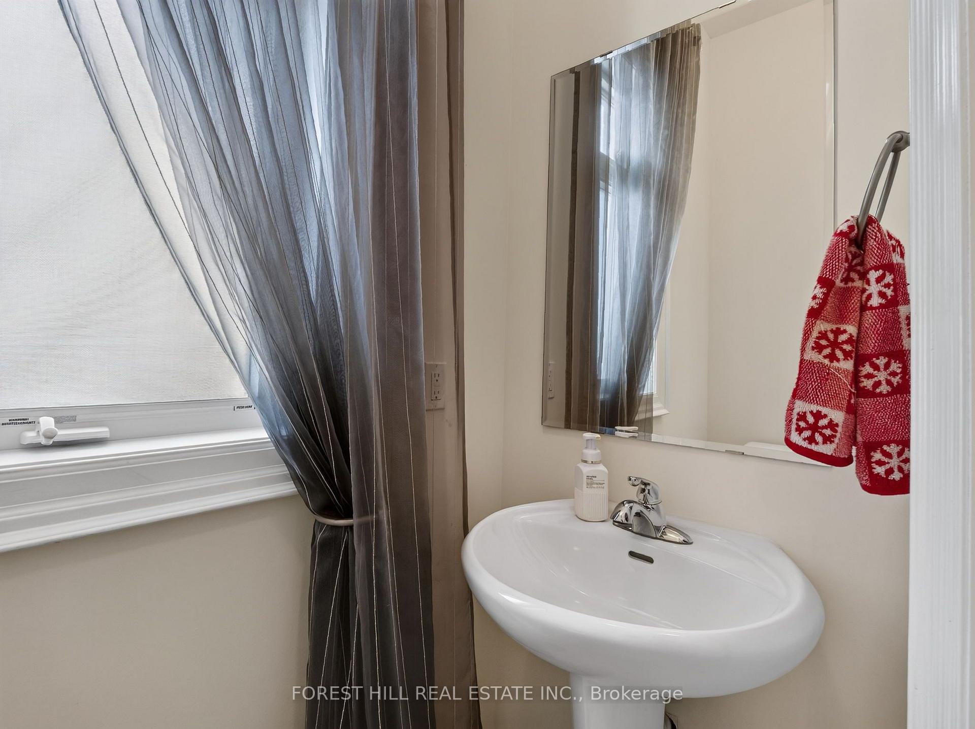 Photo 25 of 18 Hackwood Crescent, Aurora, Aurora Grove — HOMEH