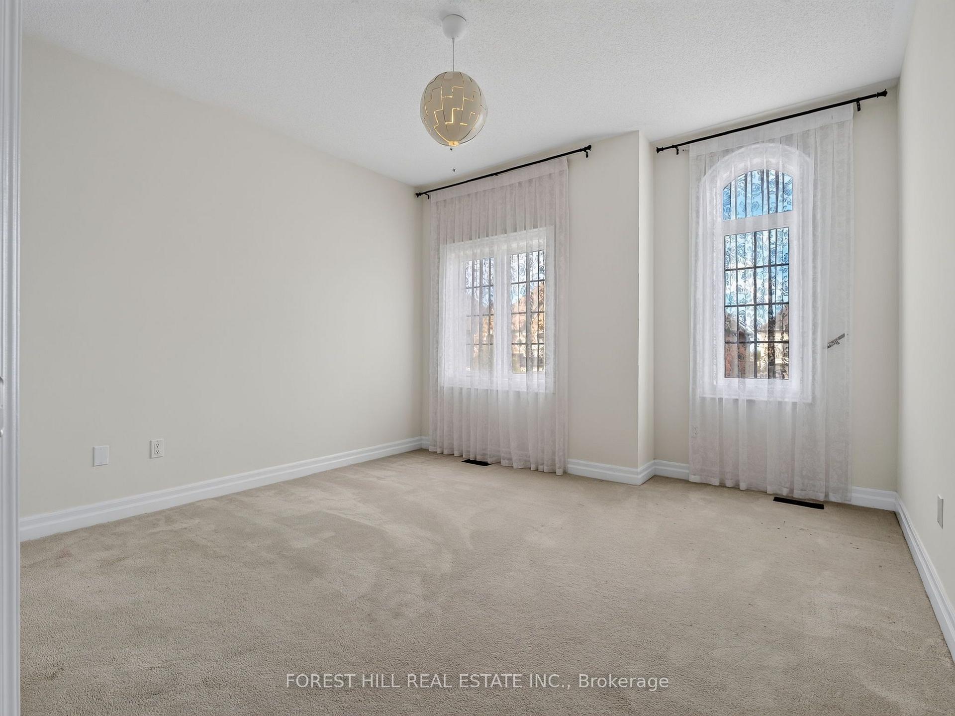 Photo 35 of 18 Hackwood Crescent, Aurora, Aurora Grove — HOMEH