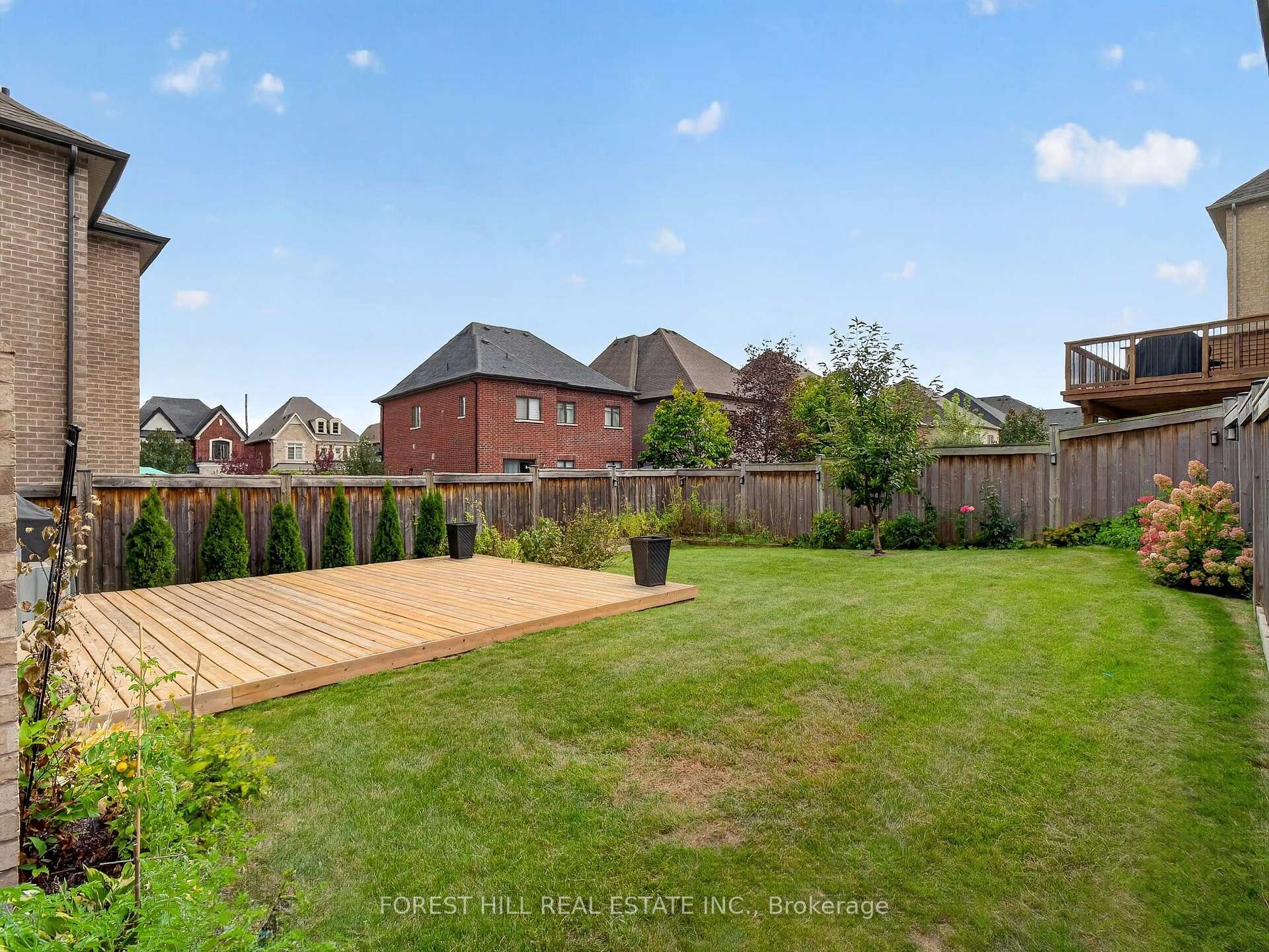 Photo 43 of 18 Hackwood Crescent, Aurora, Aurora Grove — HOMEH