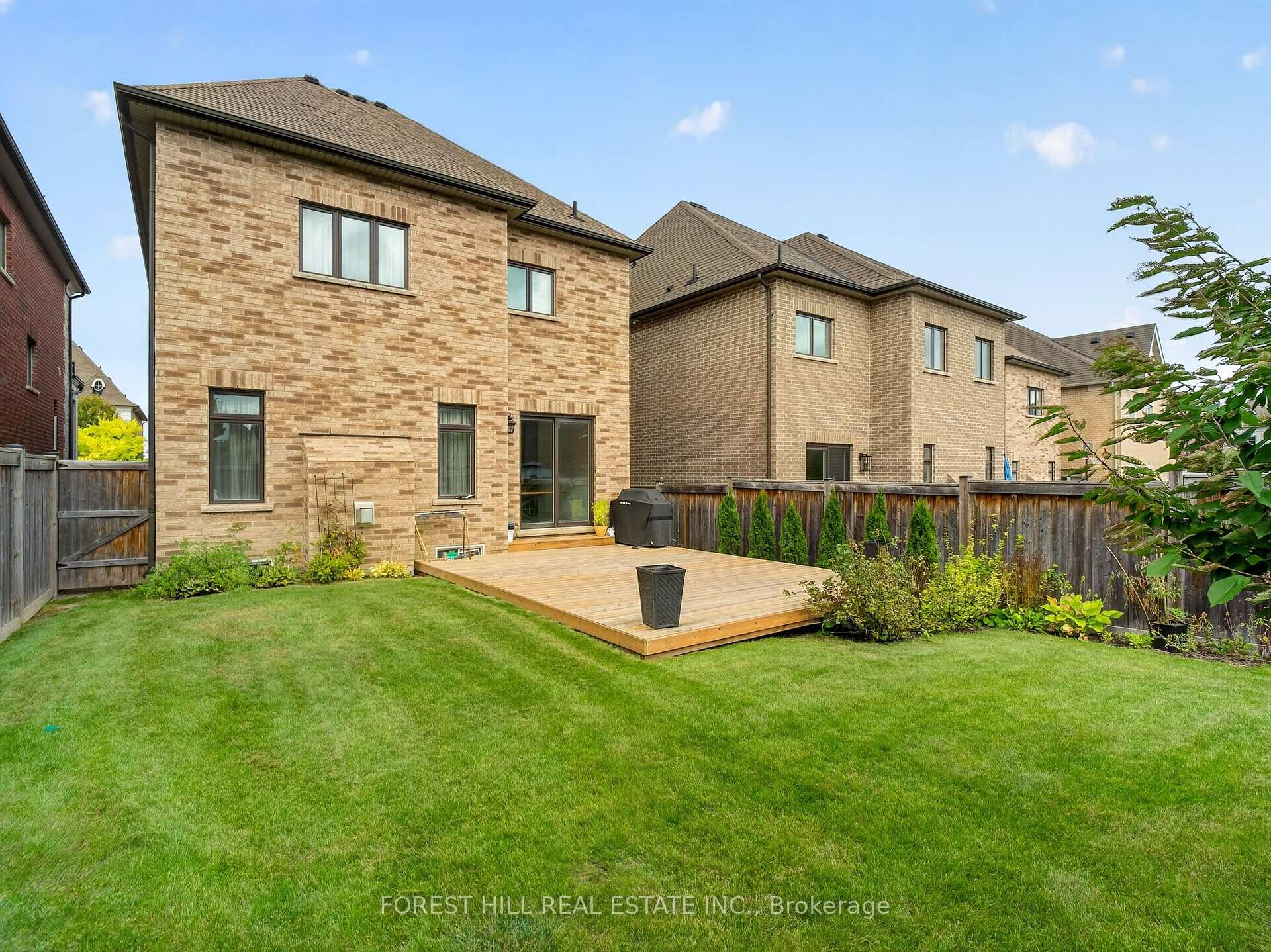 Photo 45 of 18 Hackwood Crescent, Aurora, Aurora Grove — HOMEH