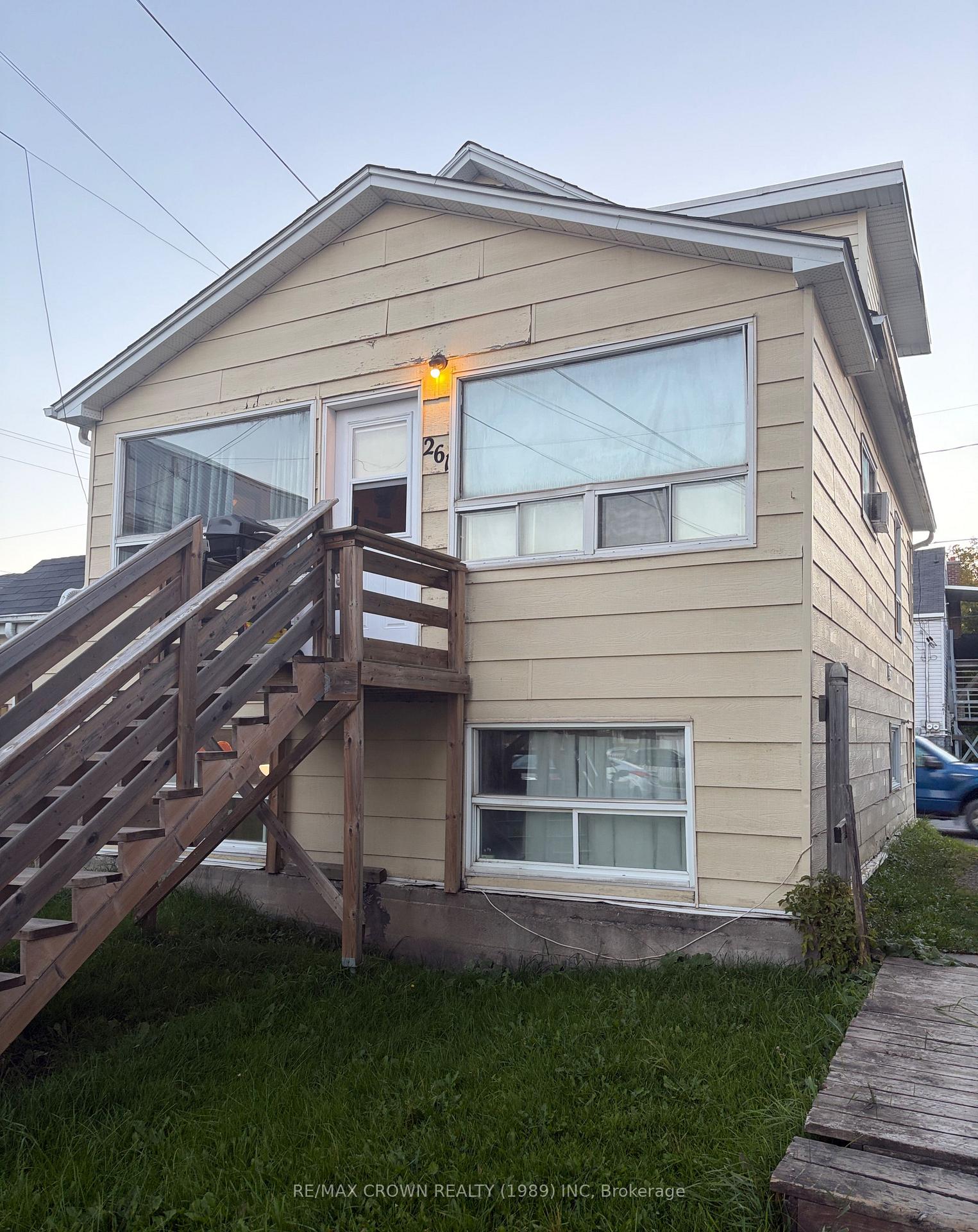 Photo of Unit main & basement, 261 Elm Street N