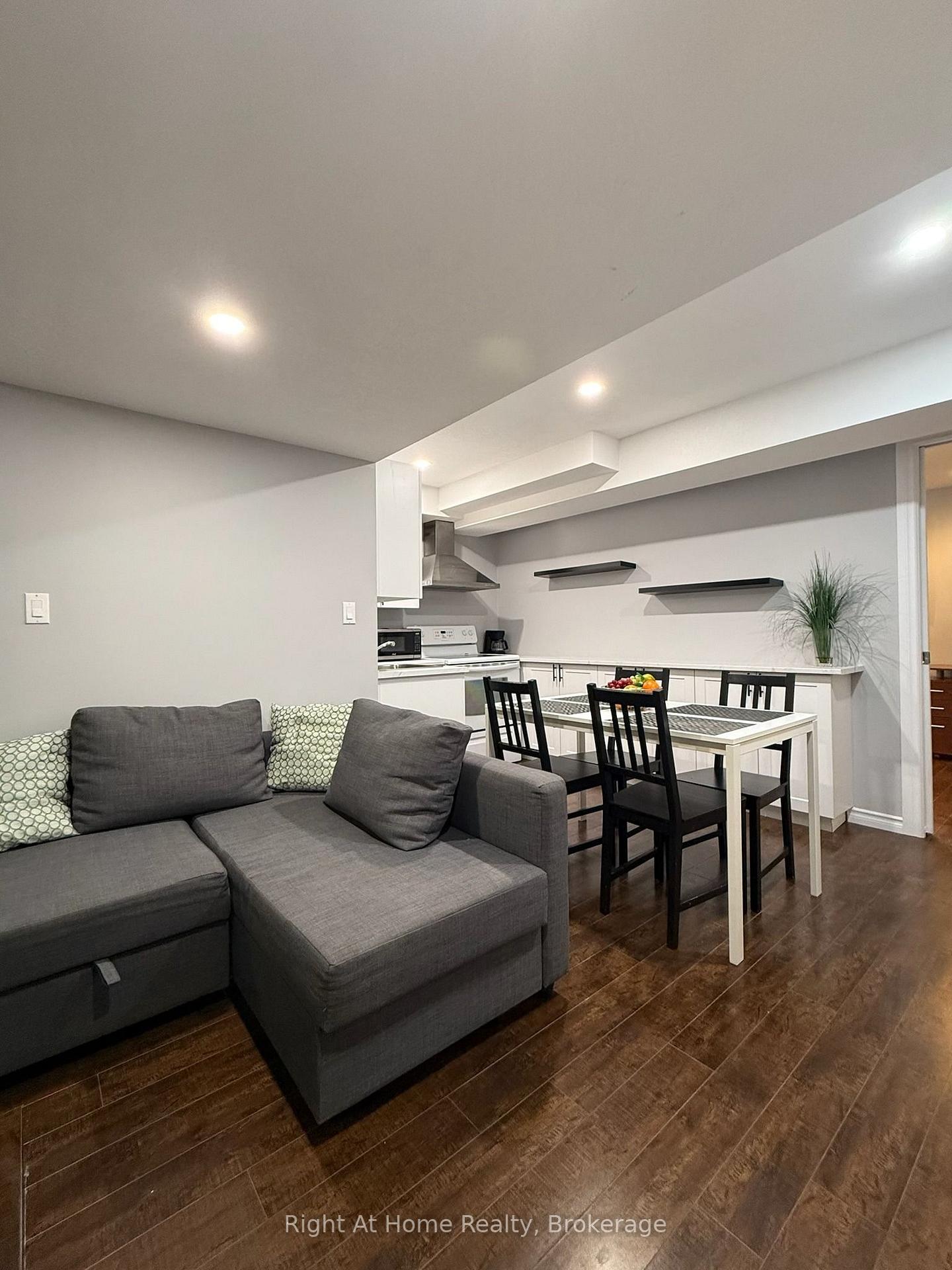 Photo 4 of 268 Buttonbush Street, Waterloo, Columbia Forest/Clair Hills — HOMEH