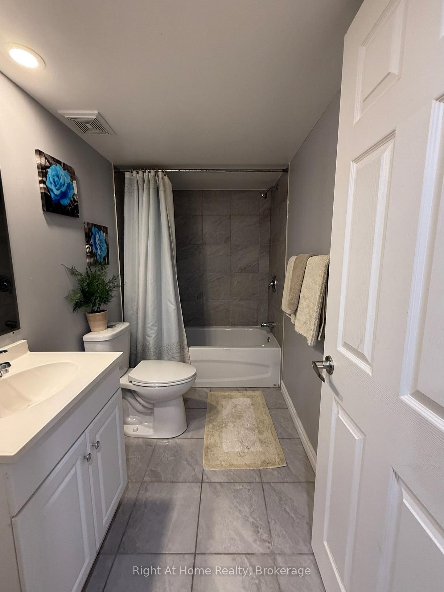 Photo 16 of 268 Buttonbush Street, Waterloo, Columbia Forest/Clair Hills — HOMEH