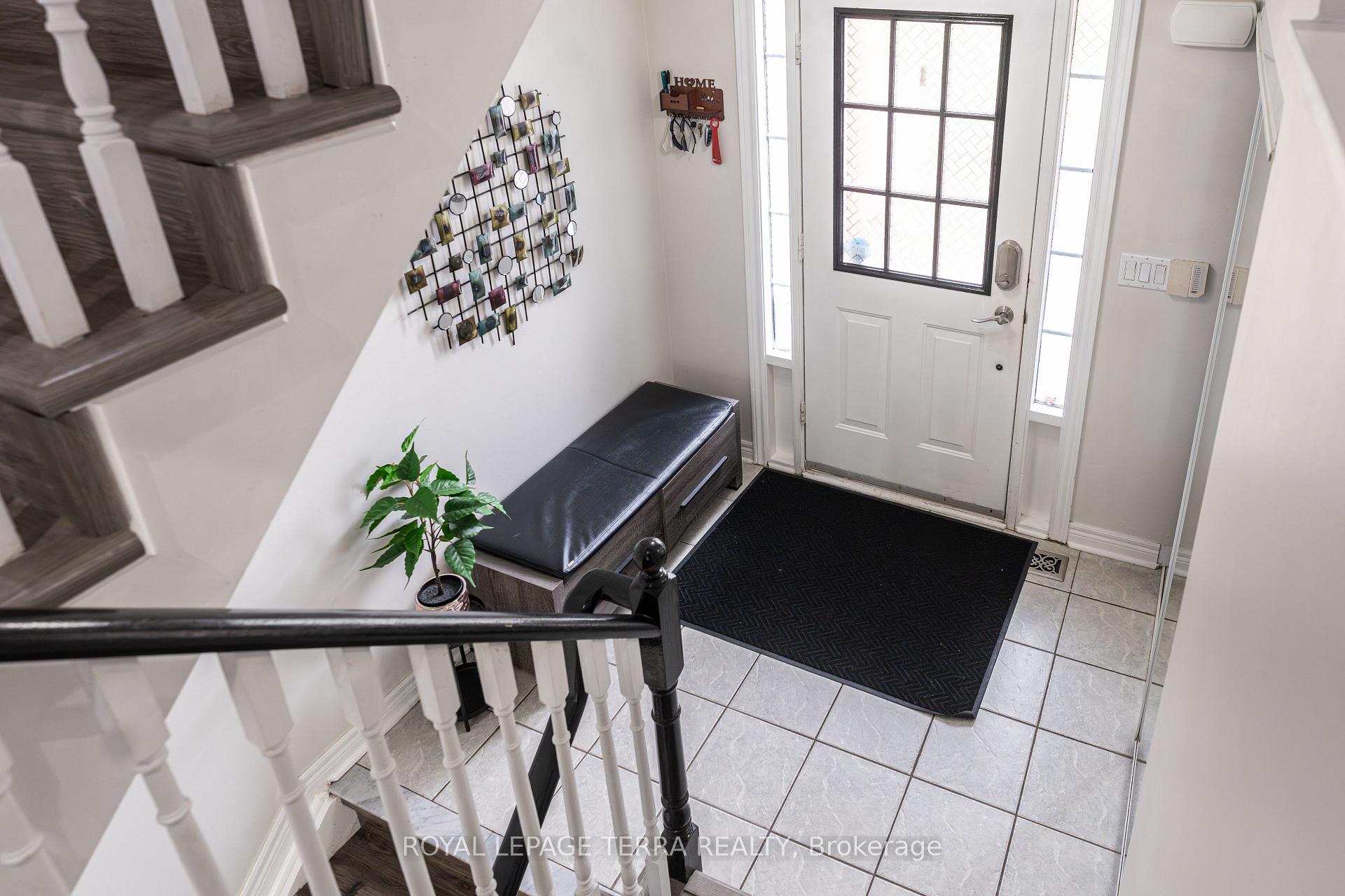 Photo 2 of Unit 7, 2871 Darien Road, Burlington, Rose — HOMEH