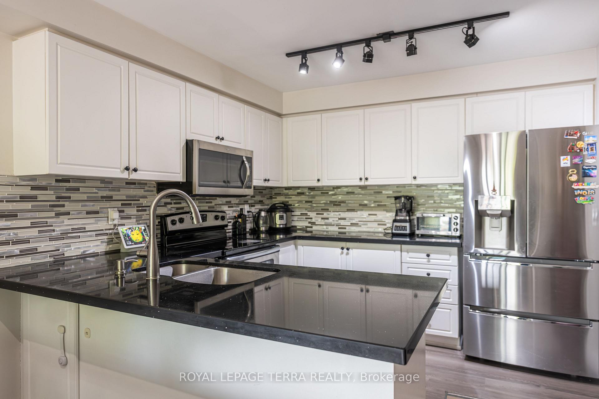 Photo 10 of Unit 7, 2871 Darien Road, Burlington, Rose — HOMEH