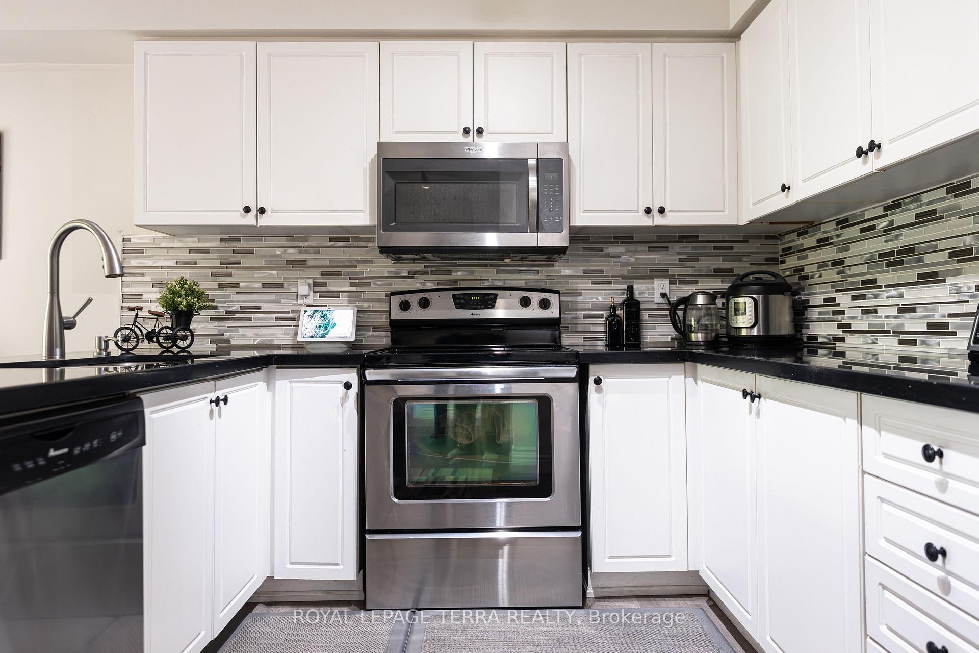 Photo 11 of Unit 7, 2871 Darien Road, Burlington, Rose — HOMEH