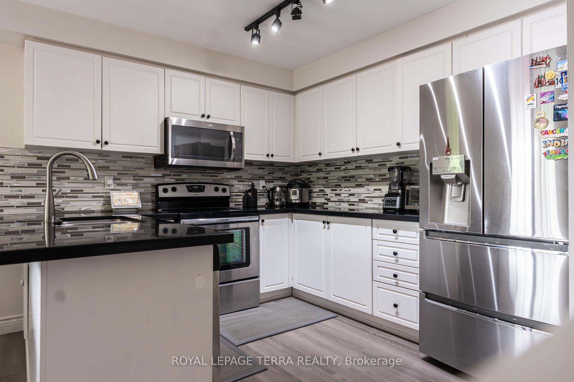 Photo 12 of Unit 7, 2871 Darien Road, Burlington, Rose — HOMEH