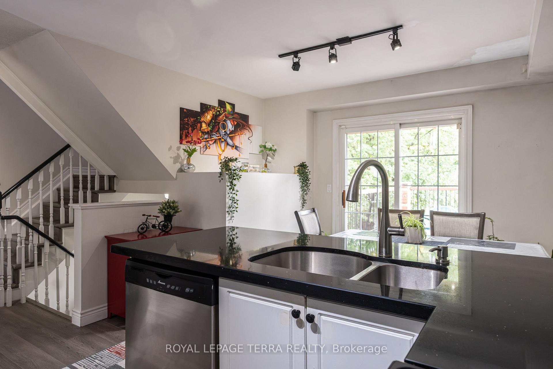 Photo 14 of Unit 7, 2871 Darien Road, Burlington, Rose — HOMEH