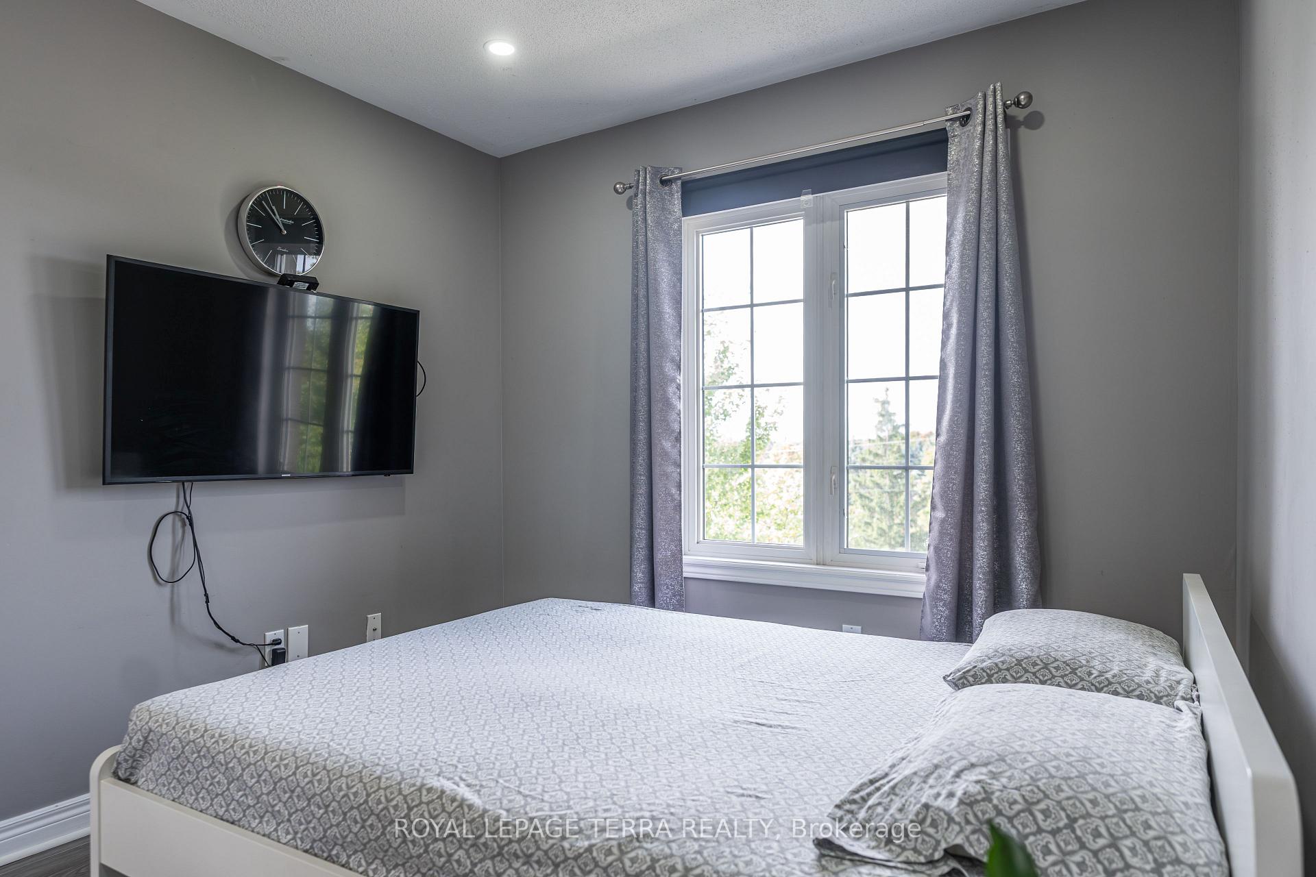 Photo 23 of Unit 7, 2871 Darien Road, Burlington, Rose — HOMEH