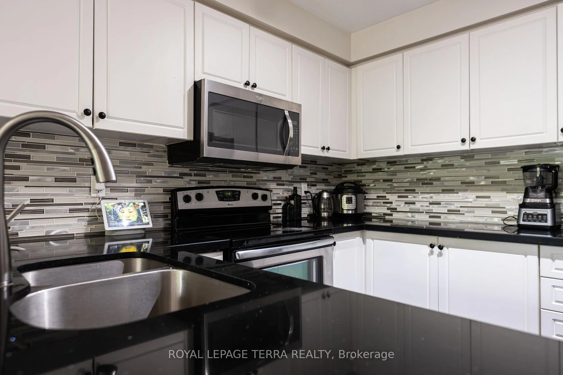 Photo 13 of Unit 7, 2871 Darien Road, Burlington, Rose — HOMEH