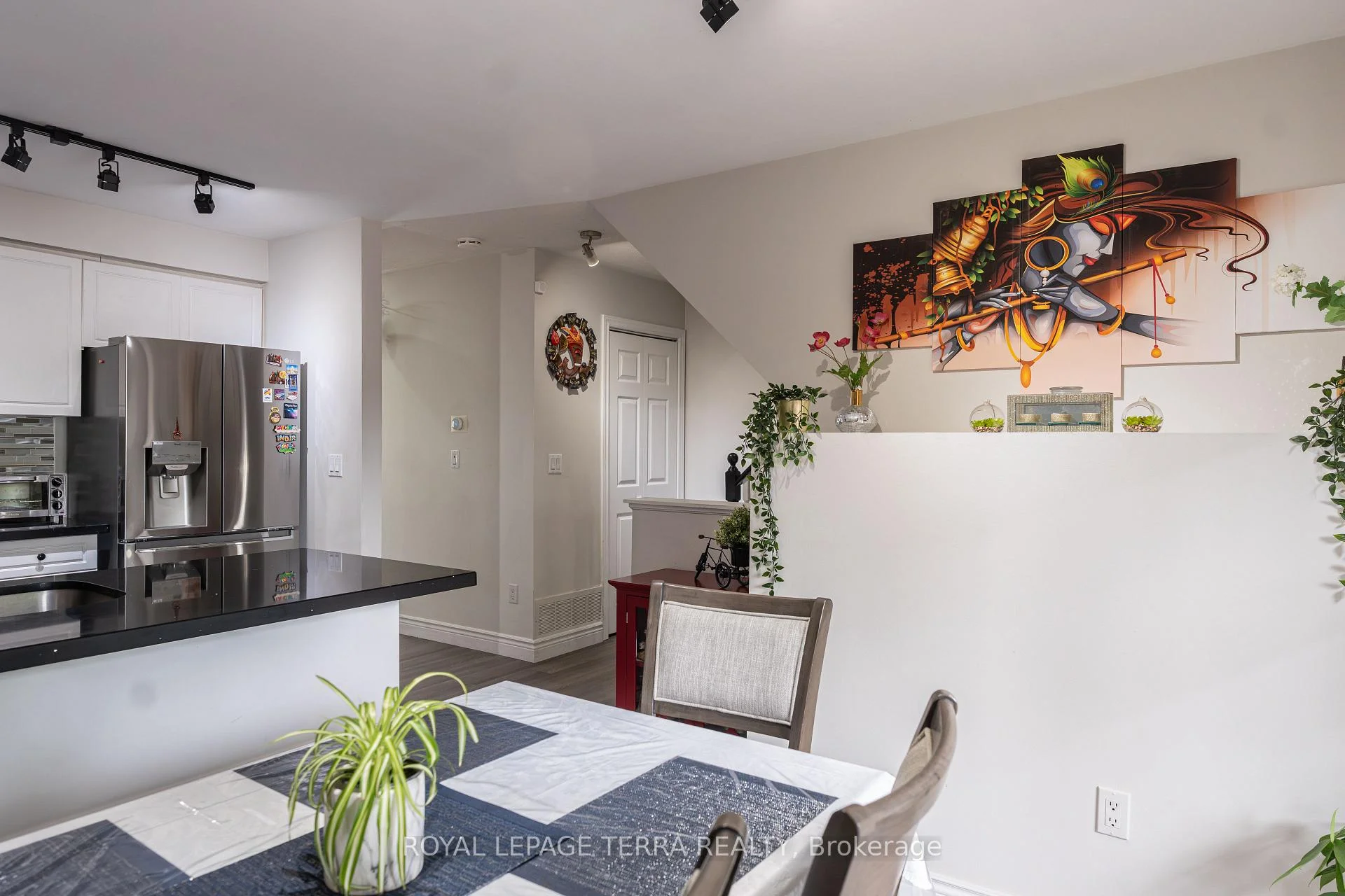 Photo 17 of Unit 7, 2871 Darien Road, Burlington, Rose — HOMEH