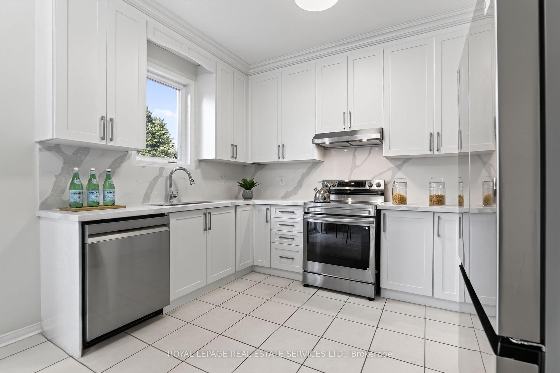 Photo 11 of 2307 Stone Glen Crescent, Oakville, Westmount — HOMEH