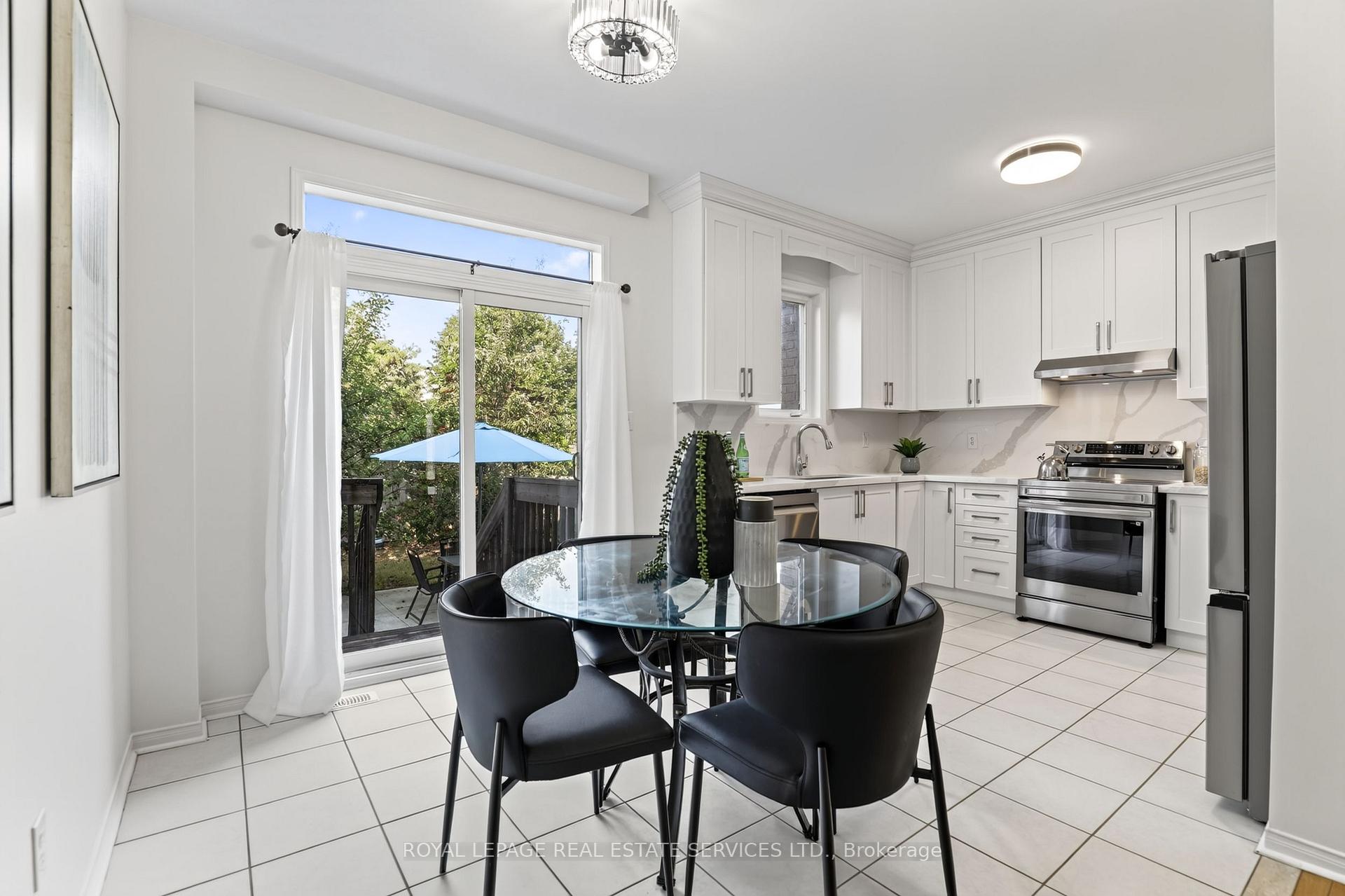 Photo 13 of 2307 Stone Glen Crescent, Oakville, Westmount — HOMEH