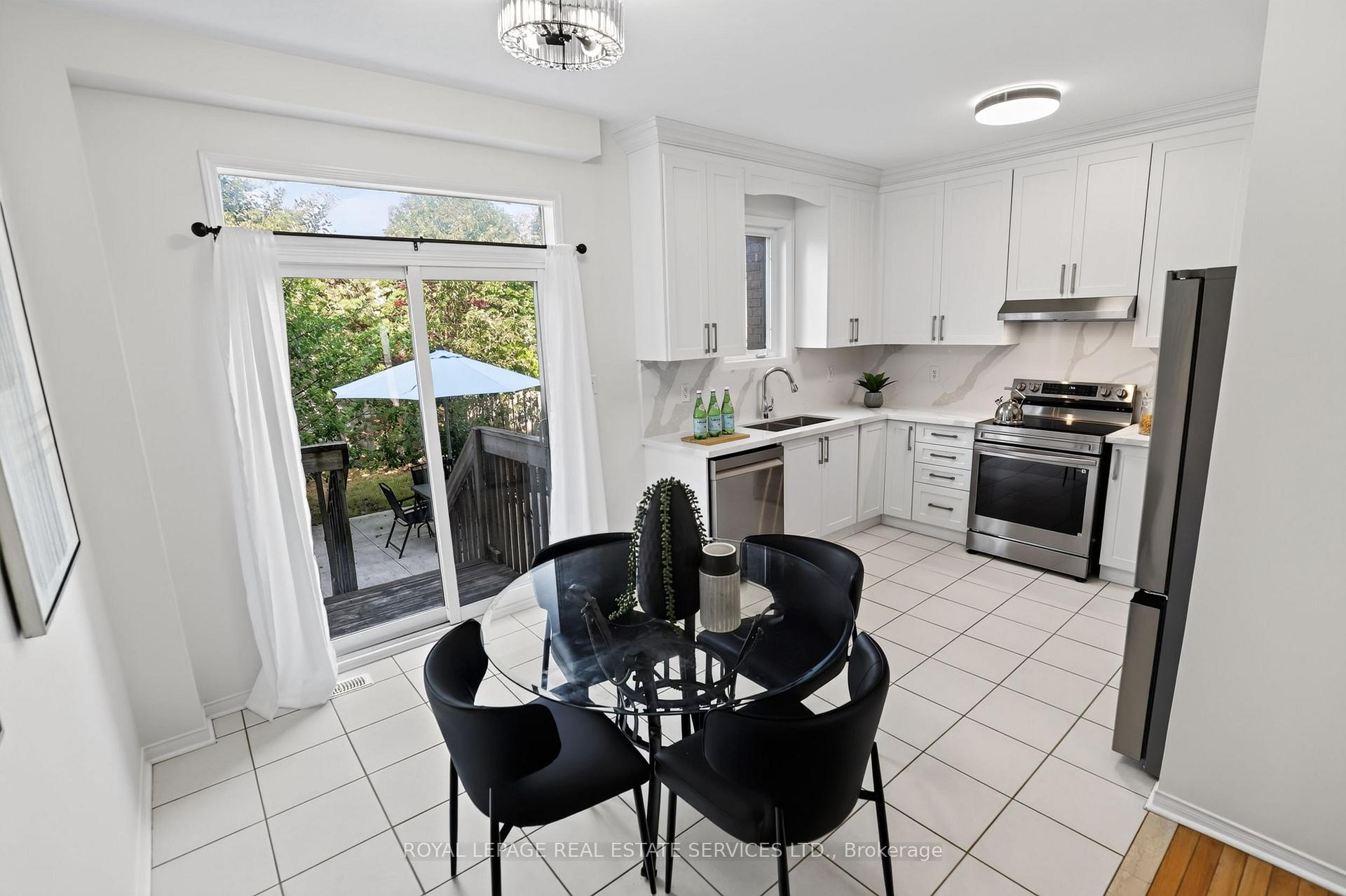 Photo 14 of 2307 Stone Glen Crescent, Oakville, Westmount — HOMEH